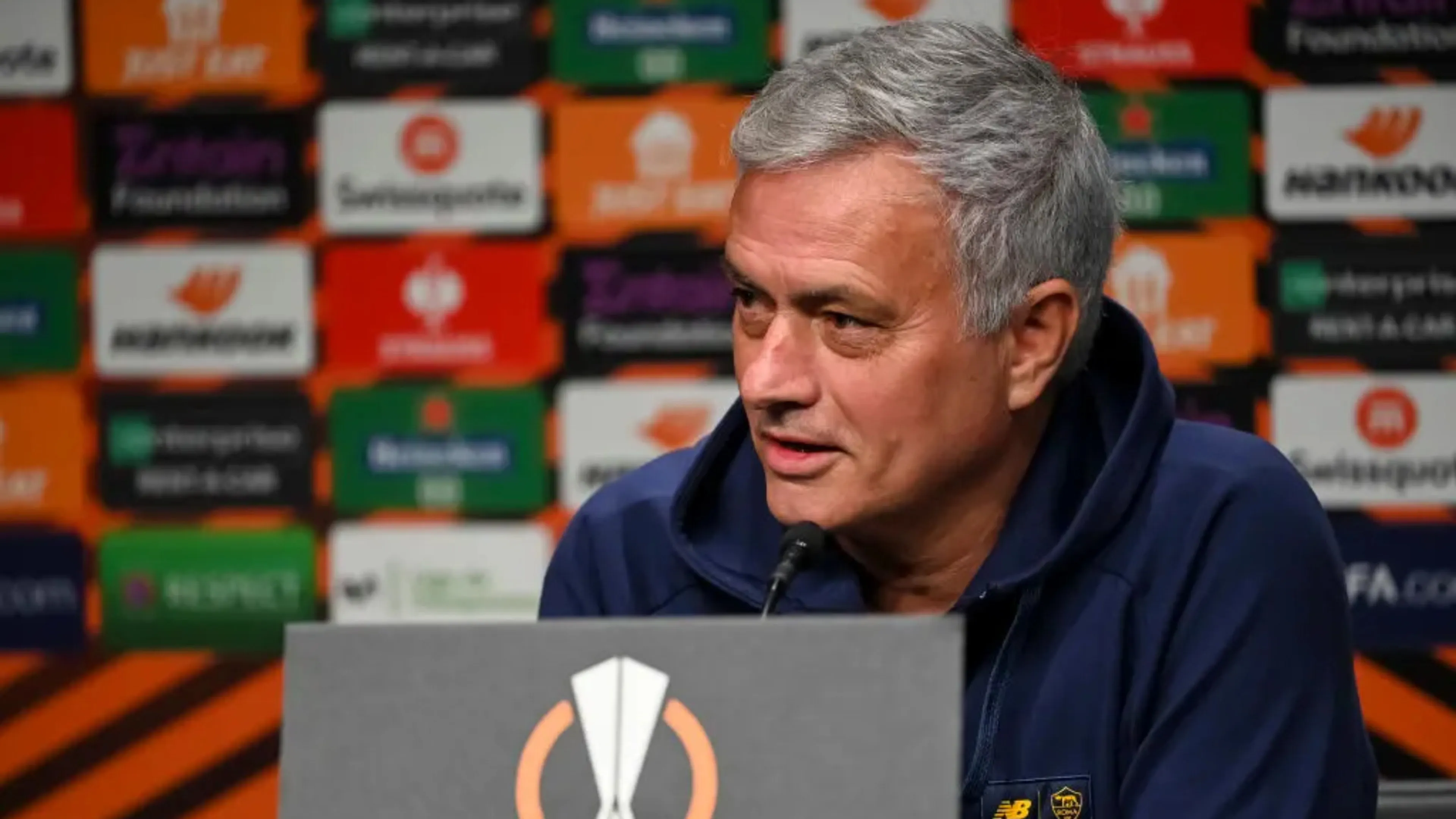 Copertina di La frecciatina di Mourinho alla Lazio: “Ora farà la terza coppa?”