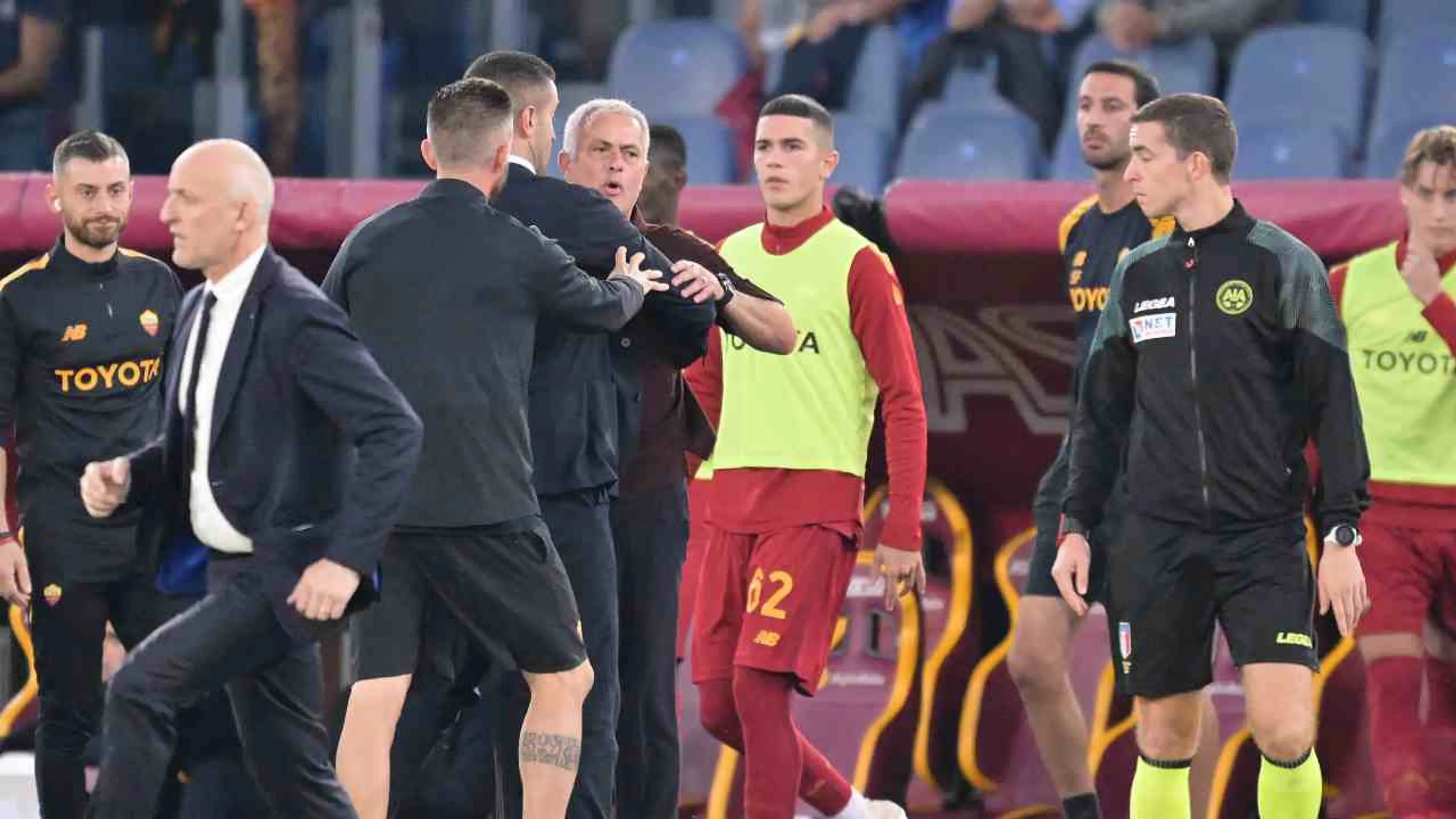 Copertina di Mourinho durissimo nel post Roma-Atalanta: “Devo dire ai miei giocatori di buttarsi”