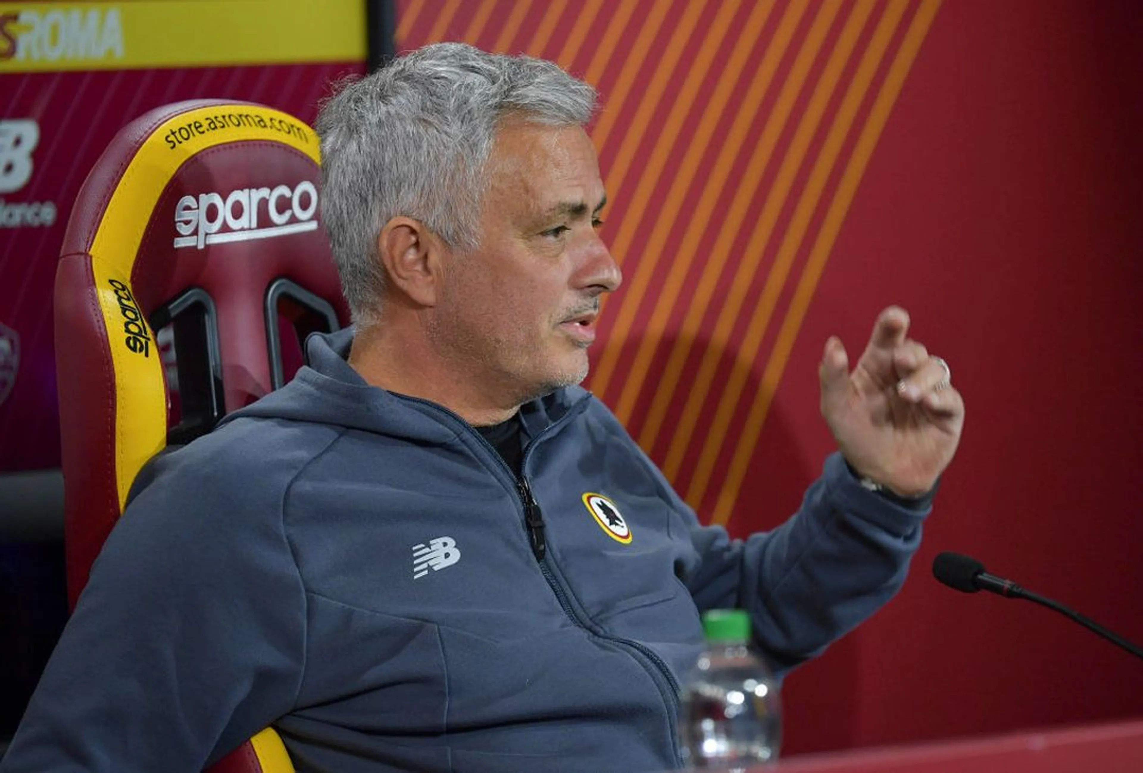 Copertina di Mourinho disintegra Zeman: “Non rispondo a chi ha vinto solo 2 Serie B”