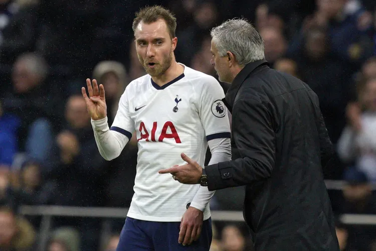 /images/m/o/u/mourinho-su-eriksen.jpg