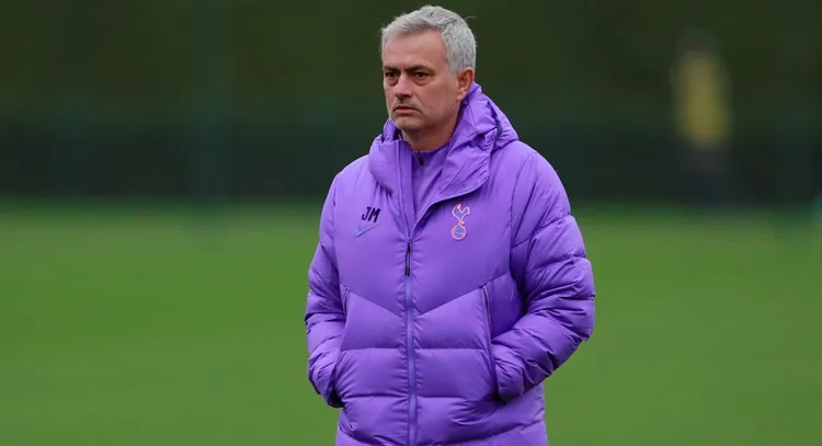 /images/m/o/u/mourinho-tottenham-1.jpg