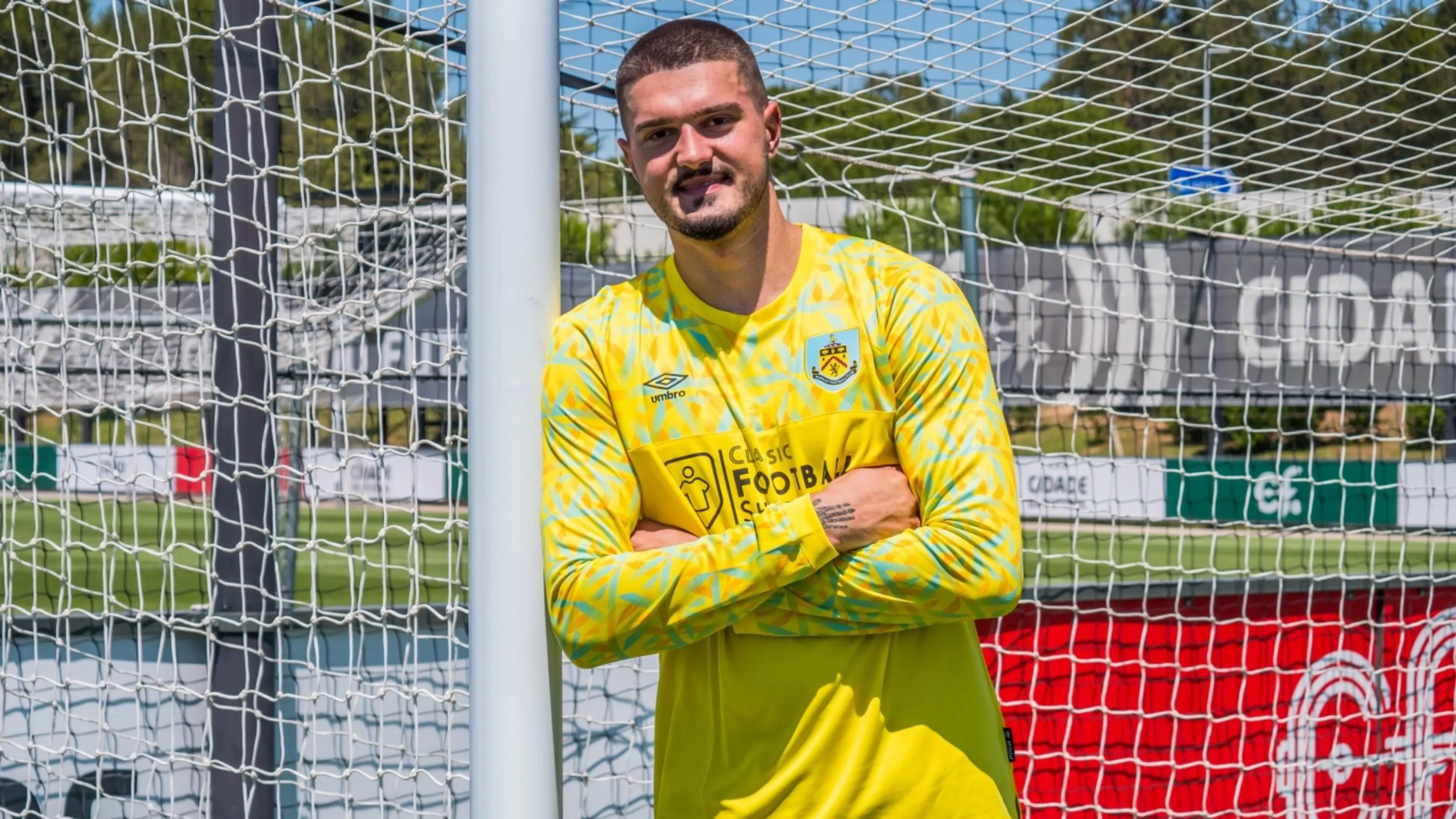 Copertina di Burnley promosso in Premier, Muric non bada a spese in discoteca: il conto è folle