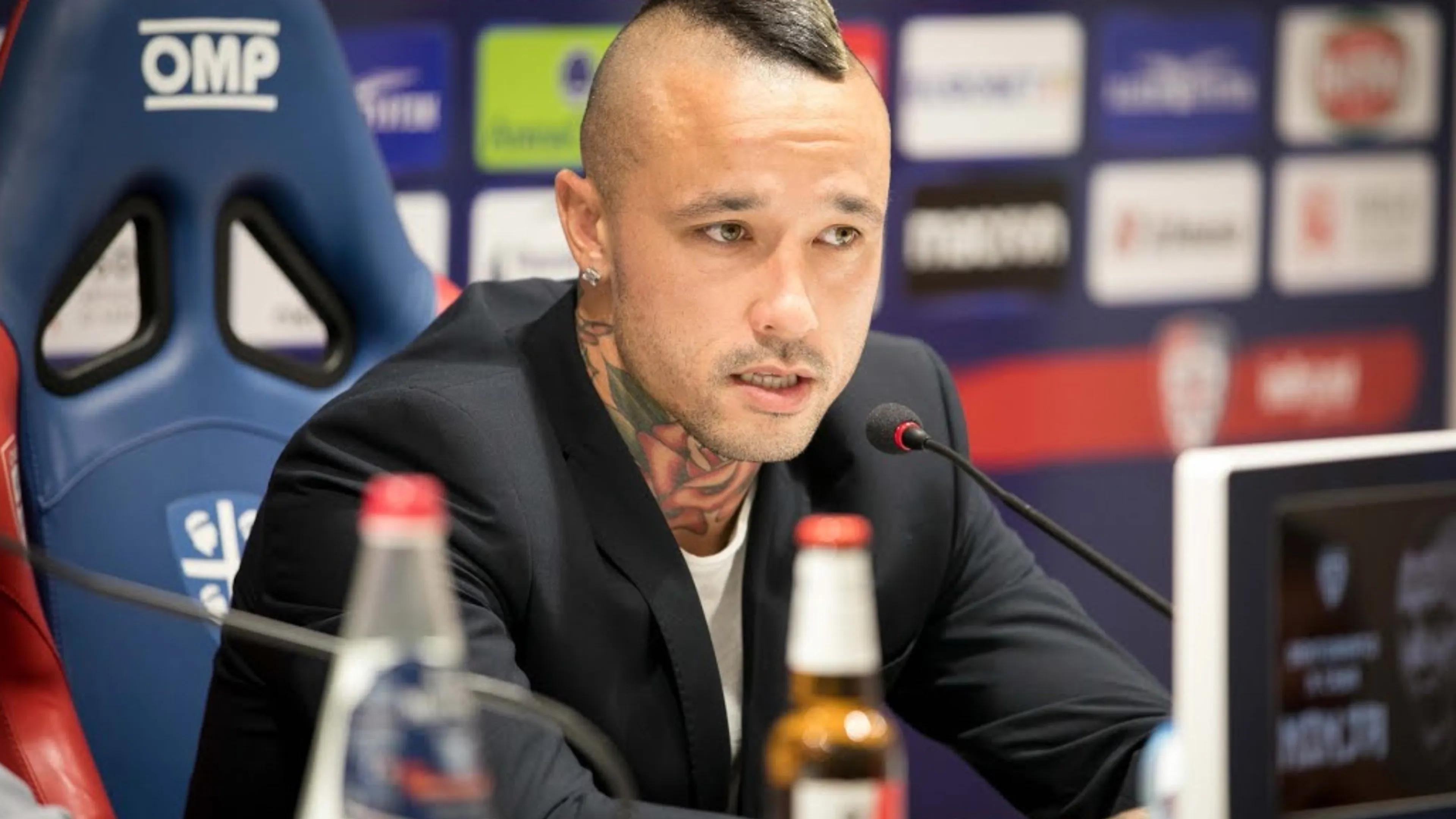 Copertina di Nainggolan mr shottini: “Prima delle partite ne bevevo anche 20. Alla Juve mai! Vincevano con rigori fuori area”