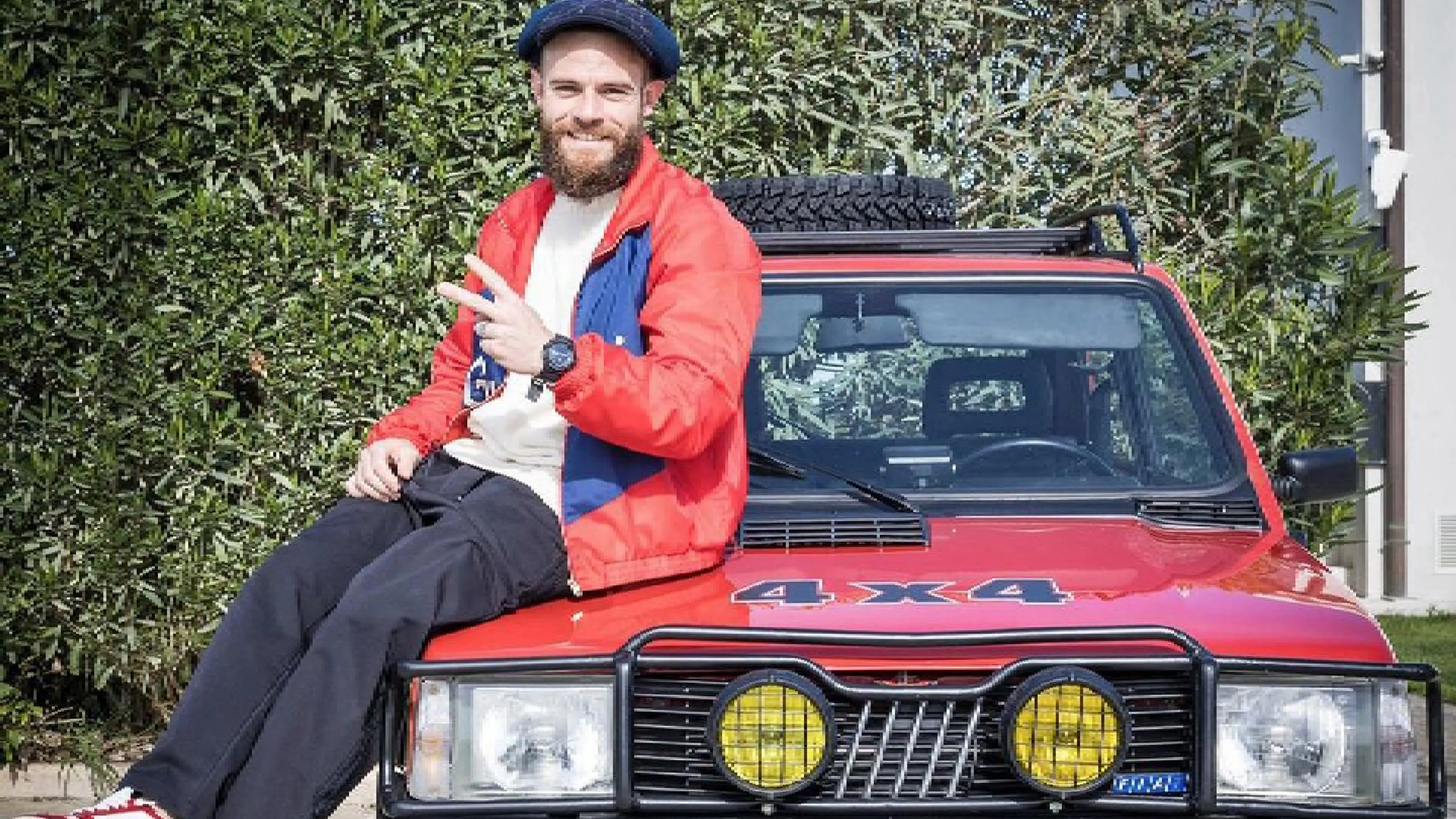 Ma quale supercar? Nandez "alla Vidal": gira per Cagliari con una... Panda (FOTO)