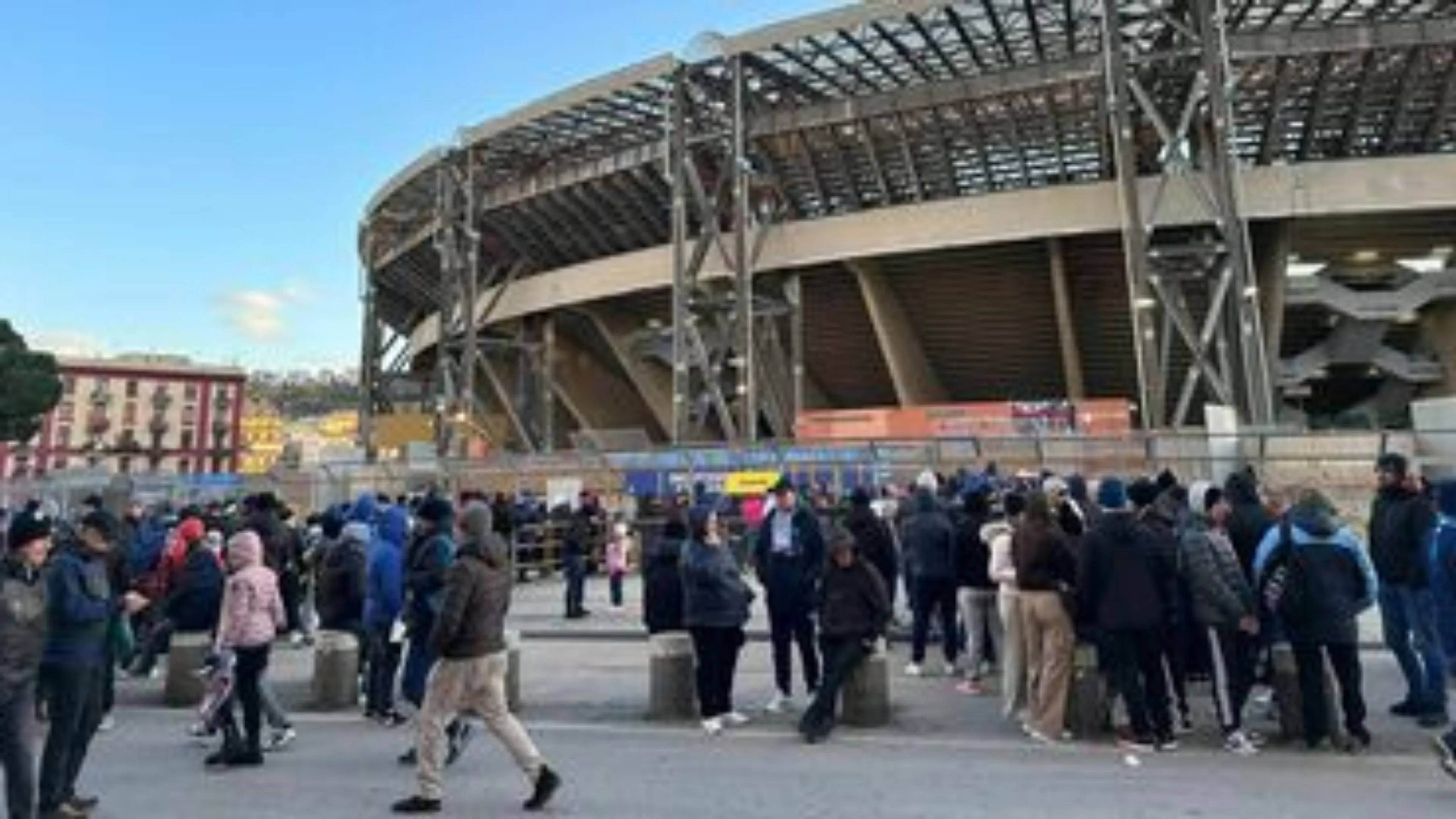 Copertina di Napoli-Cagliari: tornelli del Maradona aperti