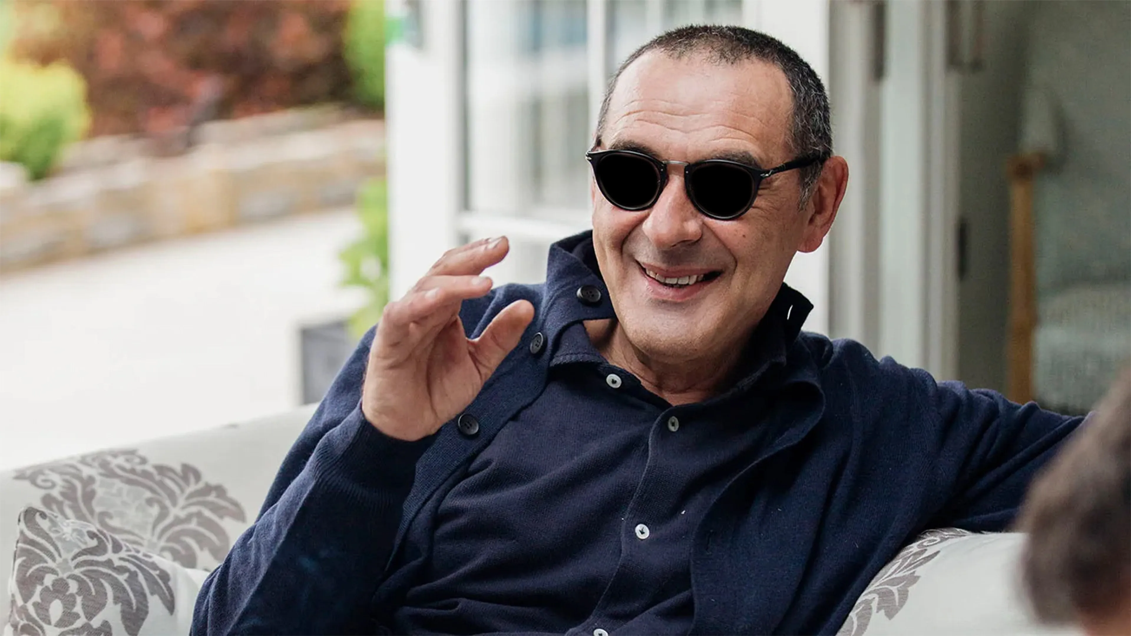 Copertina di “Se ami le bionde, non è che non guardi le brune”, Sarri dribbla con una metafora la domanda sul Napoli migliore