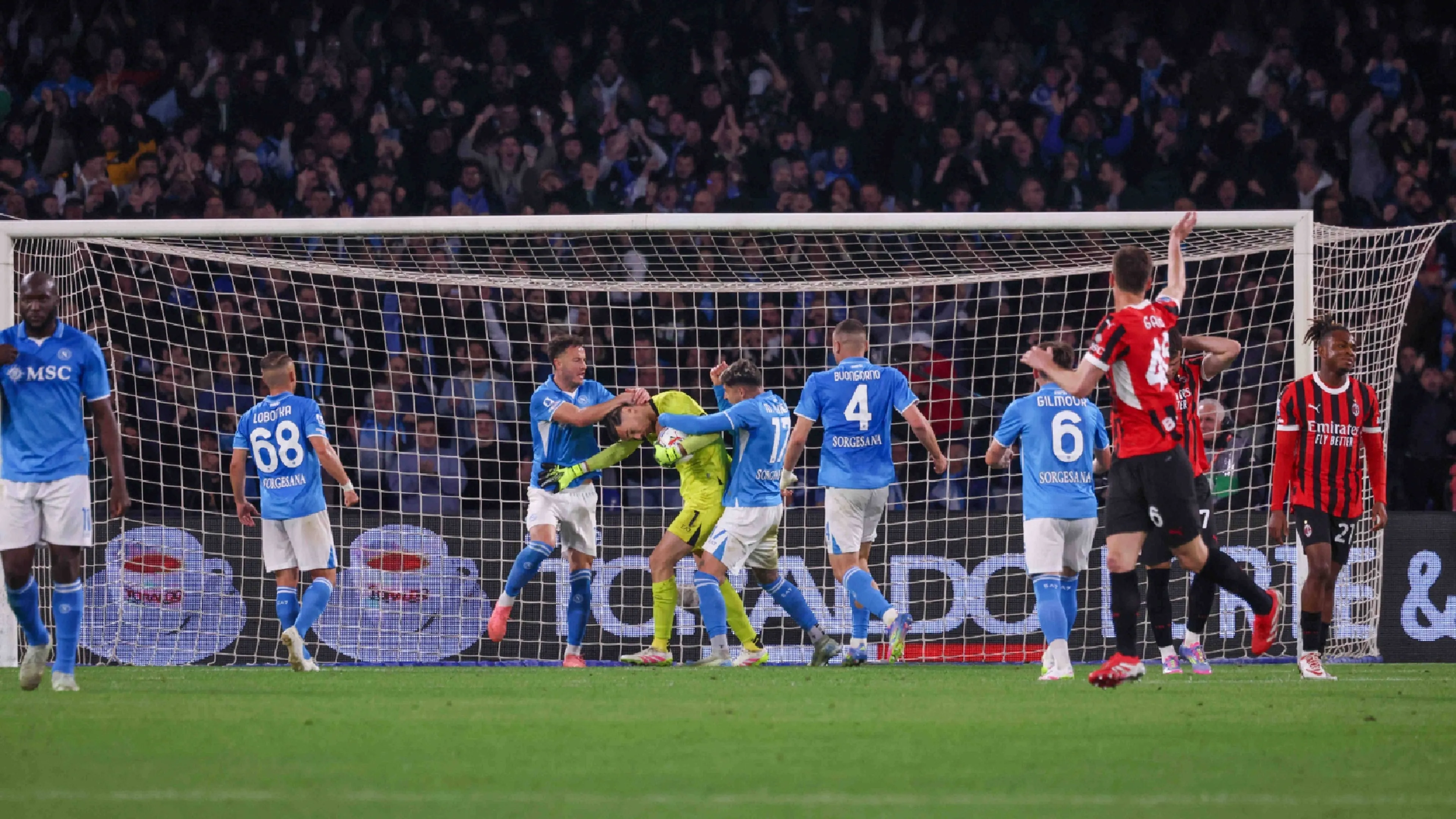 Copertina di Napoli-Milan, Jovic accorcia ma al Maradona finisce 2-1: Conte resta in scia ad Inzaghi