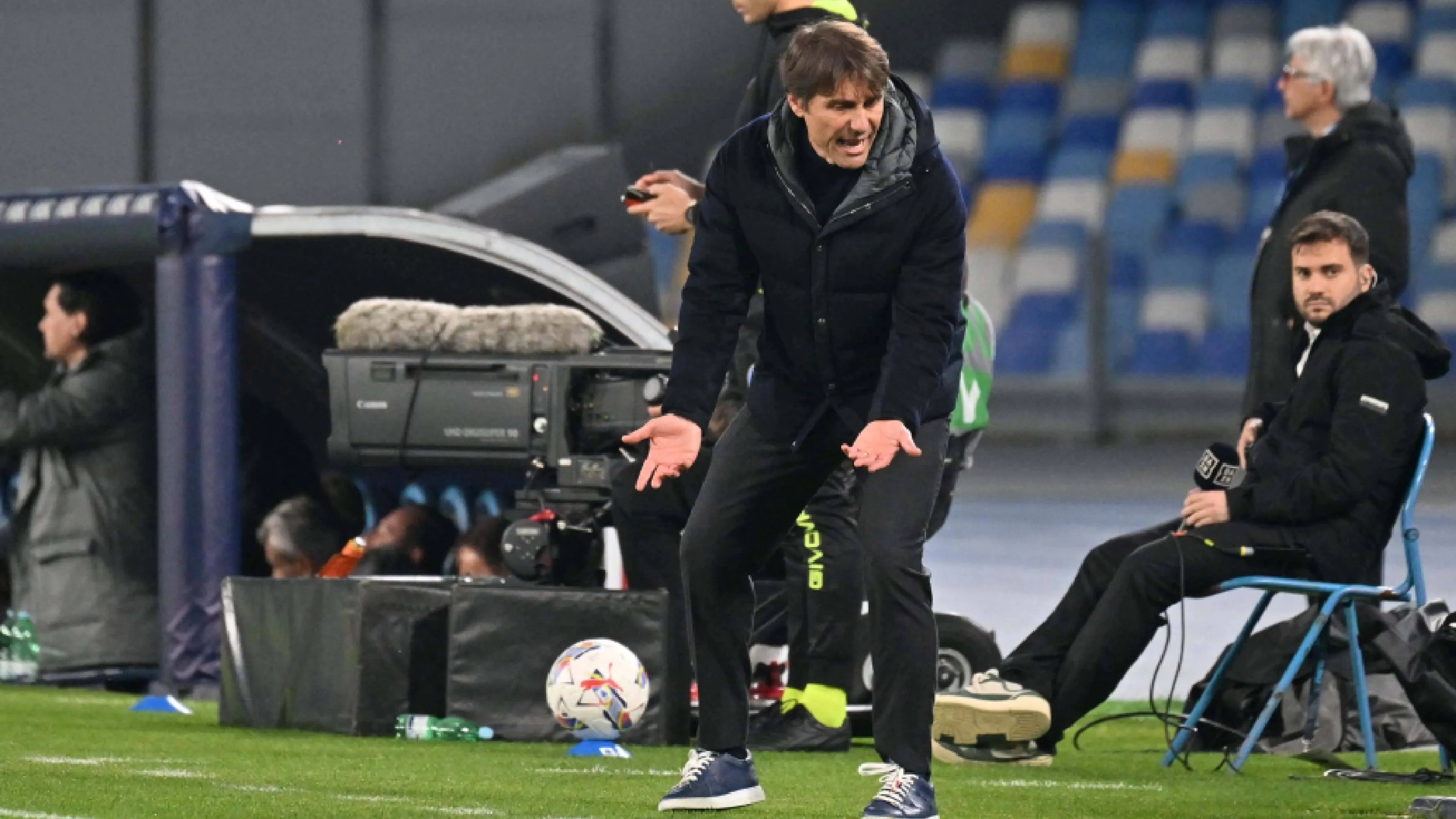 Copertina di Napoli-Milan, Conte: "Ho dovuto prendere una Tachipirina... Futuro? Ecco cosa mi sento di dire"