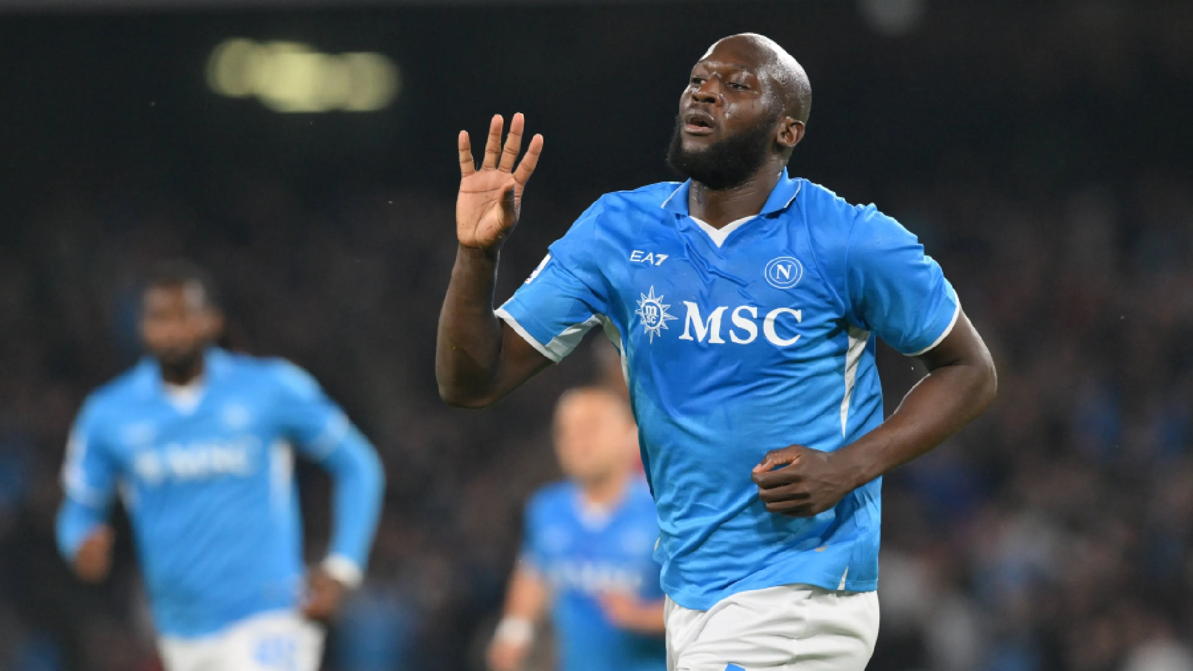 Copertina di Napoli-Milan, Lukaku: "Stamattina il mister ha cambiato piano. Io leader? No, è un altro"