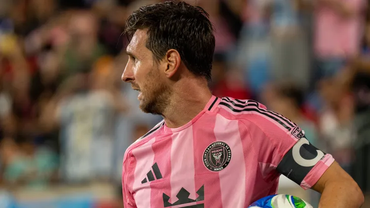 /images/n/e/w/new-york-red-bulls-fall-5-1-against-inter-miami-in-action-packed-mls-fussball-herren-usa-match-spo-new-york-red-bulls-fall-5-1-against-inter-miami-in-action-packed-mls-matchjuly192025-sports-illustrated-stadium-harrison-new-jersey-usa-lionel-messi-delivered-a-standout-performance-with-two-goals-and-one-assist-in-inter-miamis-5-1-win-over-the-new-york-red-bulls-creditjorge-estrellado-thenews2-foto-jorge-estrellado-thenews2-imago-images-spo-copyright-xjustjojoxjpg_1753005626493.jpg