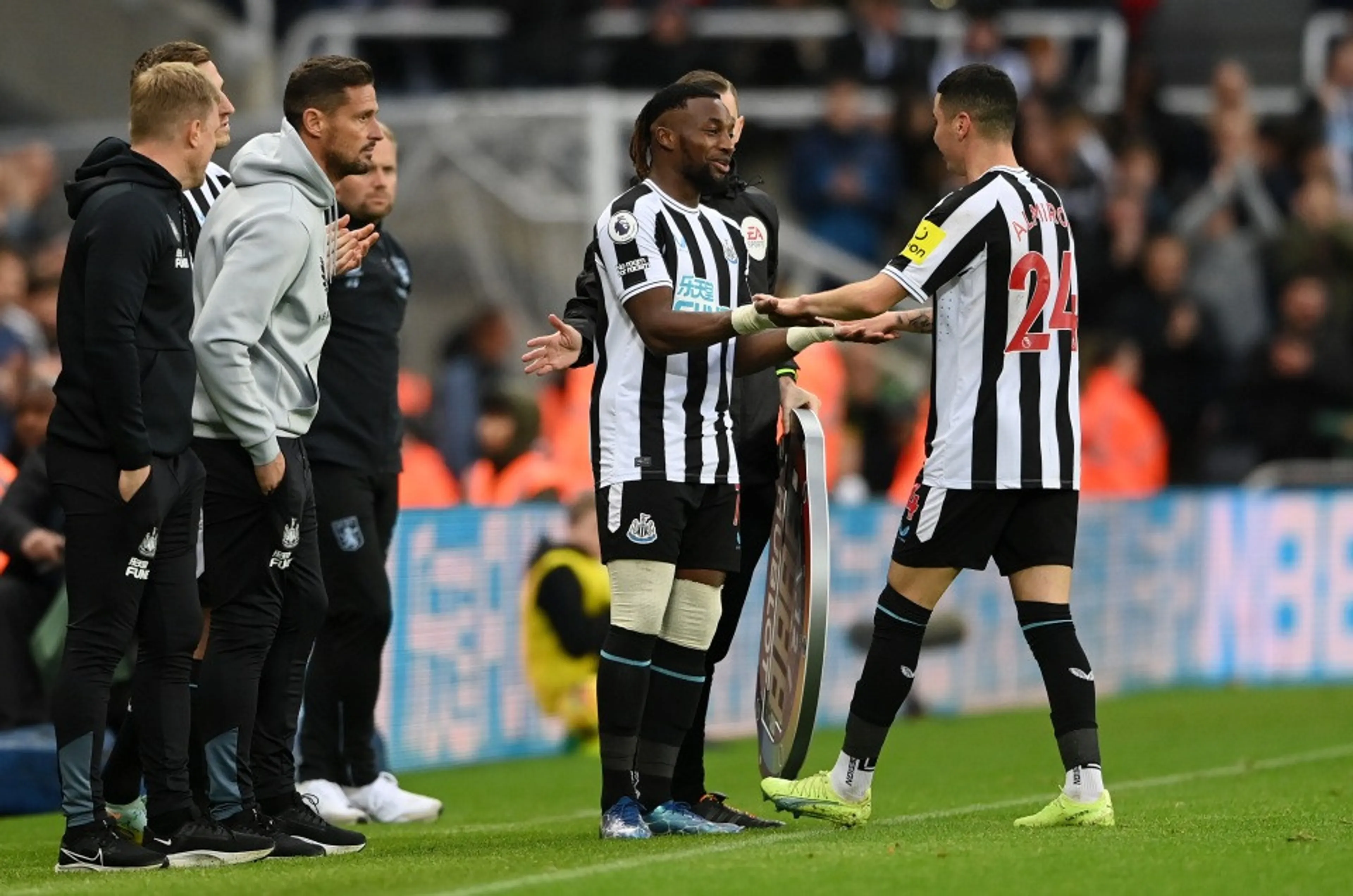 Copertina di Newcastle fa sei sostituzioni contro l’Aston Villa, ma è tutto regolare