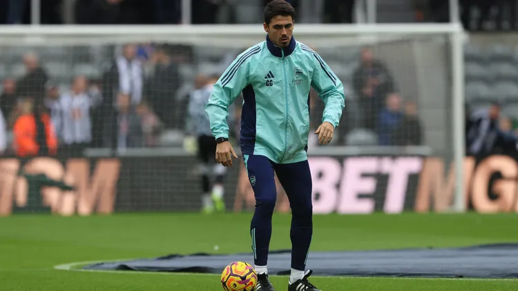 /images/n/e/w/newcastle-united-fc-v-arsenal-fc-premier-league-arsenal-assistant-coach-carlos-cuesta-is-present-during-the-premier-league-match-between-newcastle-united-and-arsenal-at-st-james-s-park-in-newcastle-united-kingdom-on-november-2-2024-newcastle-tyne-and-wear-united-kingdom-copyright-xmixnewsx-originalfilenamefletcher-newcastl241102npmsnjpgjpg_1750588595769.jpg