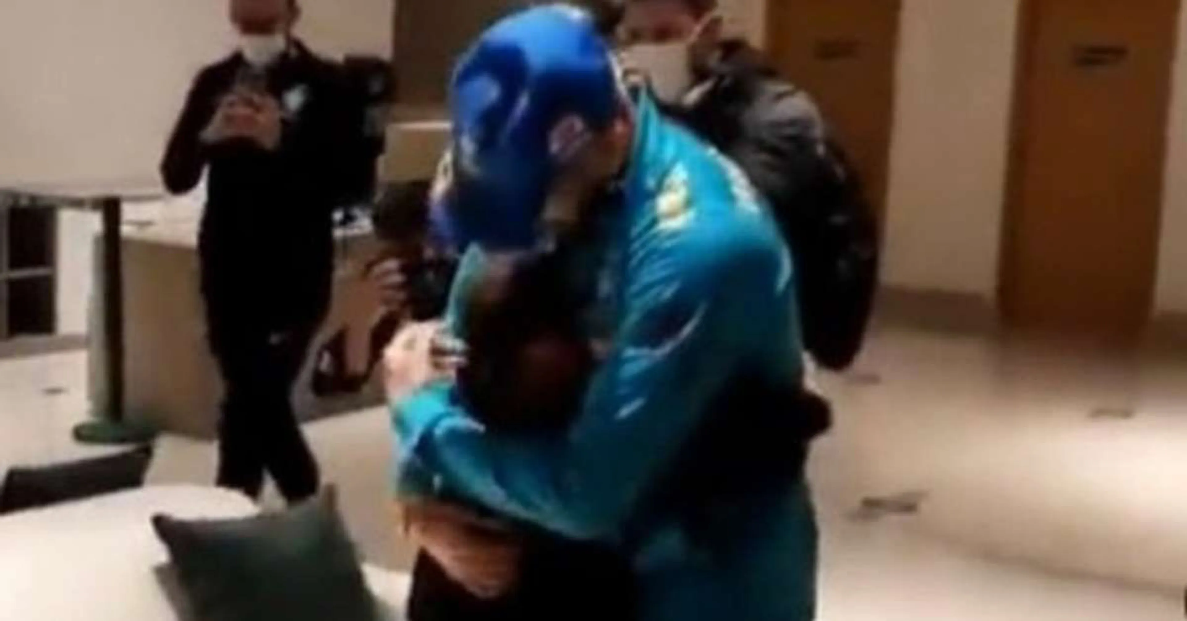 Copertina di Neymar cuore d’oro, consola un piccolo giocatore del Santos bullizzato sui social