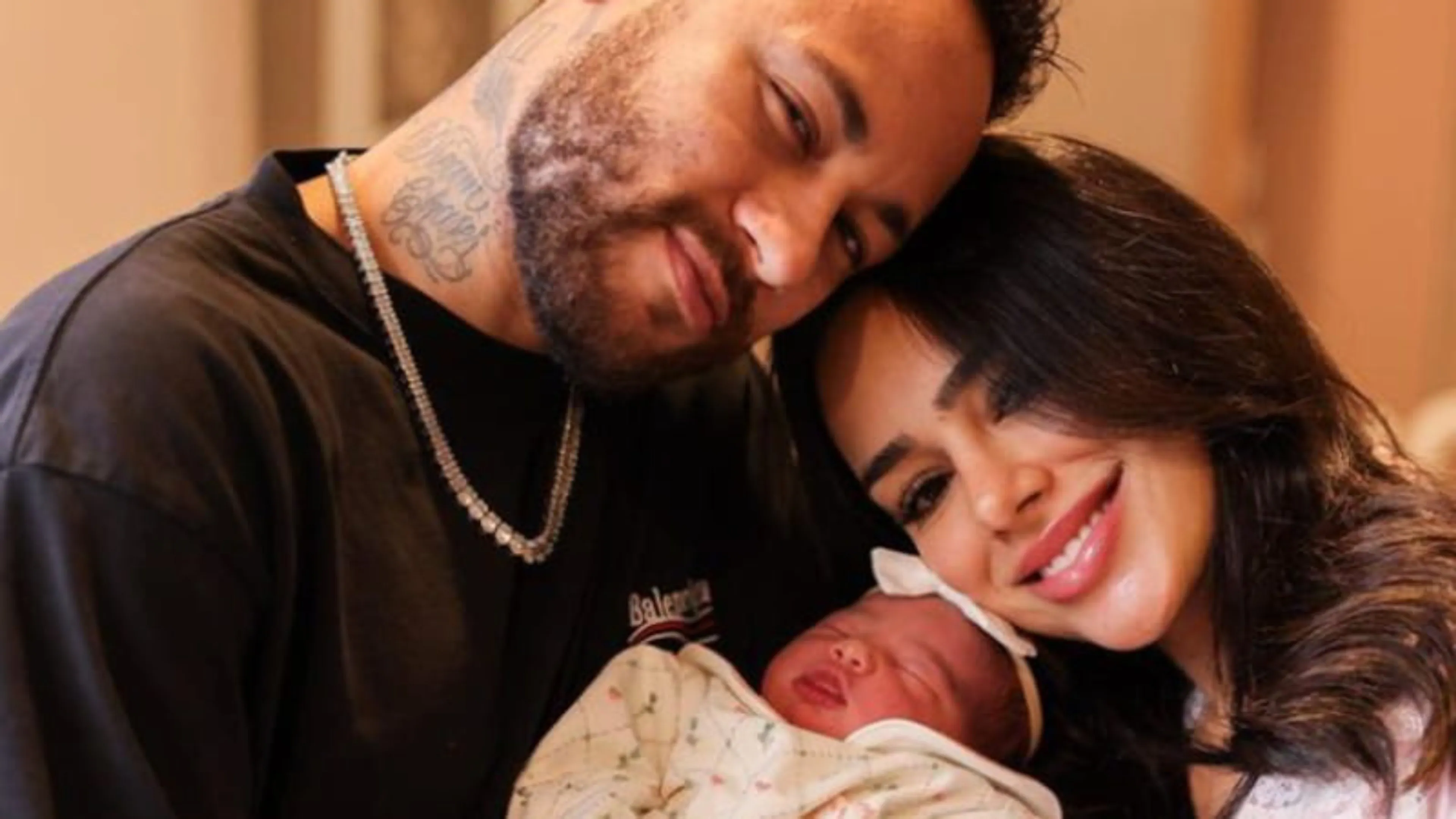 Copertina di Agguato alla famiglia di Neymar: tentano di rapire la compagna e la figlia neonata