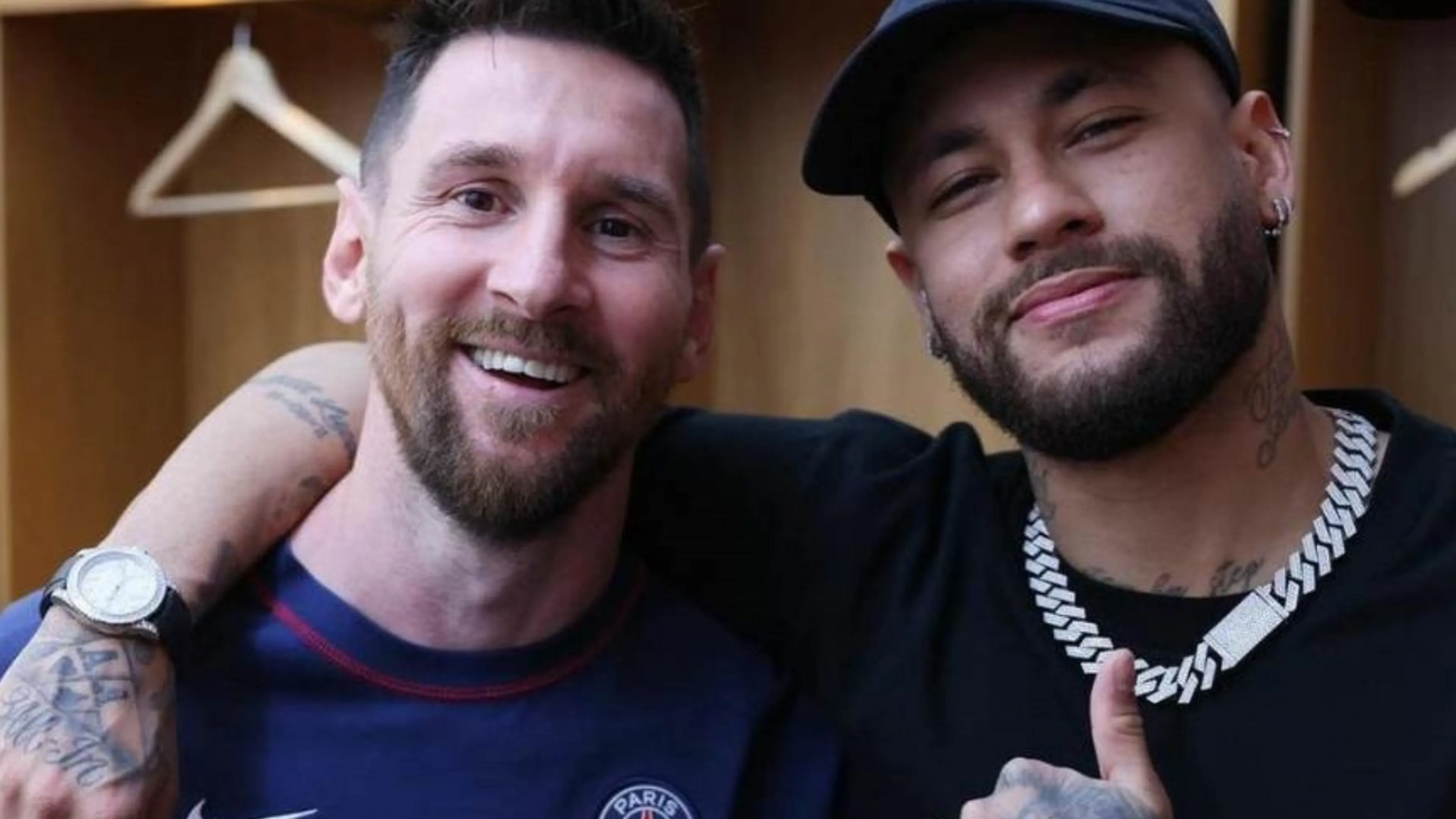 Copertina di Psg, Neymar saluta Messi. L'omaggio social all'argentino all'indomani dell'addio