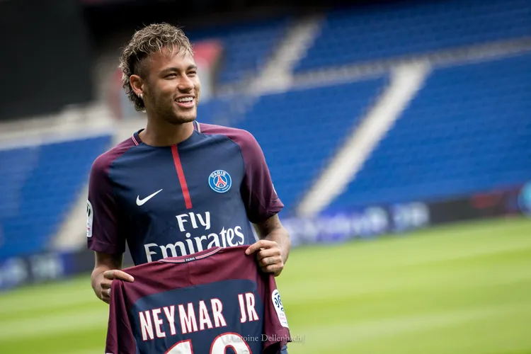 /images/n/e/y/neymar_jr_presentation_-_press_conference_for_psg_001-scaled.jpg