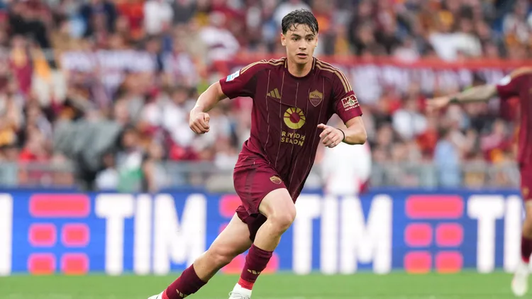 /images/n/i/c/niccolo-pisilli-of-as-roma-in-action-during-the-serie-a-football-match-between-as-roma-and-acf-fiorentina-at-olimpico-stadium-in-rome-italy-may-4-2025-antoniettaxbaldassarrejpg_1752777866385.jpg
