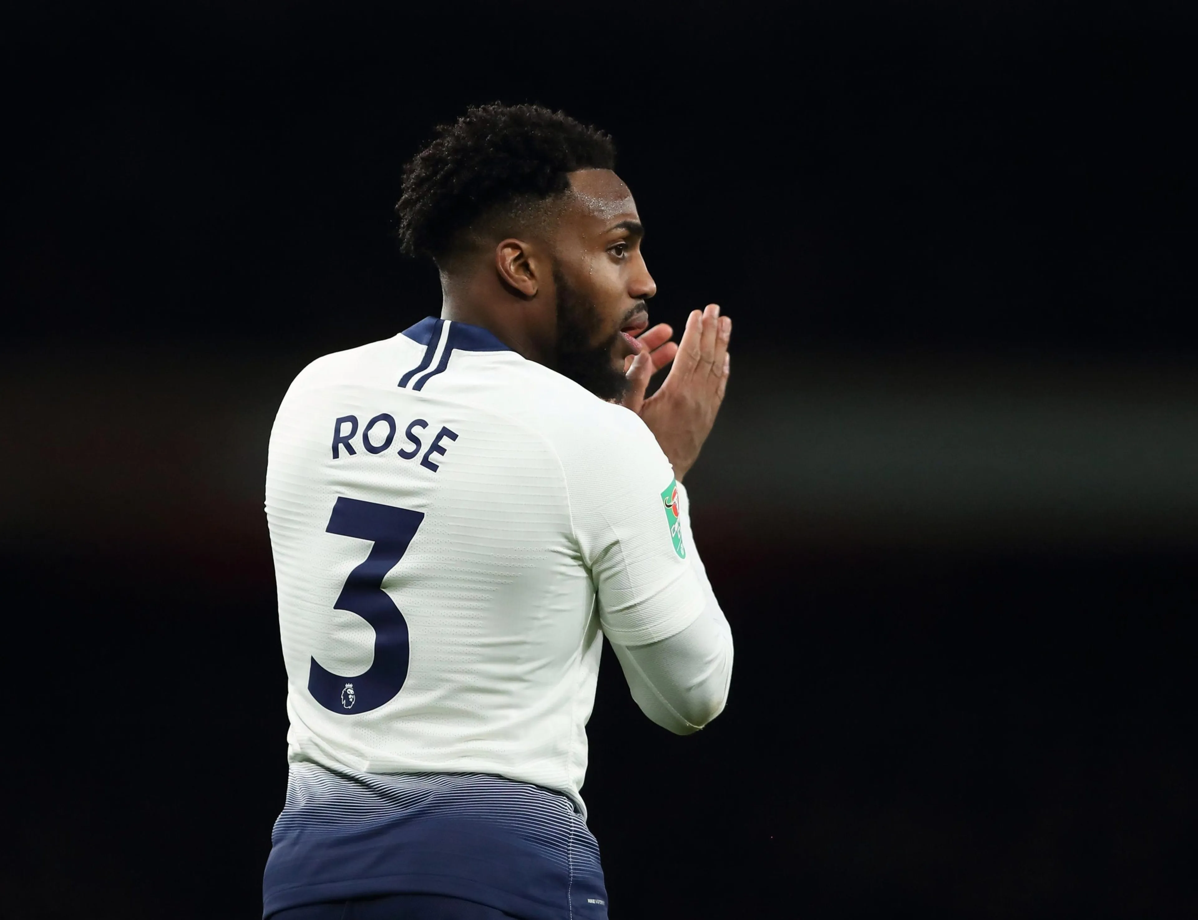 Copertina di Tottenham, maglia numero 3 omessa ma Danny Rose non sapeva nulla