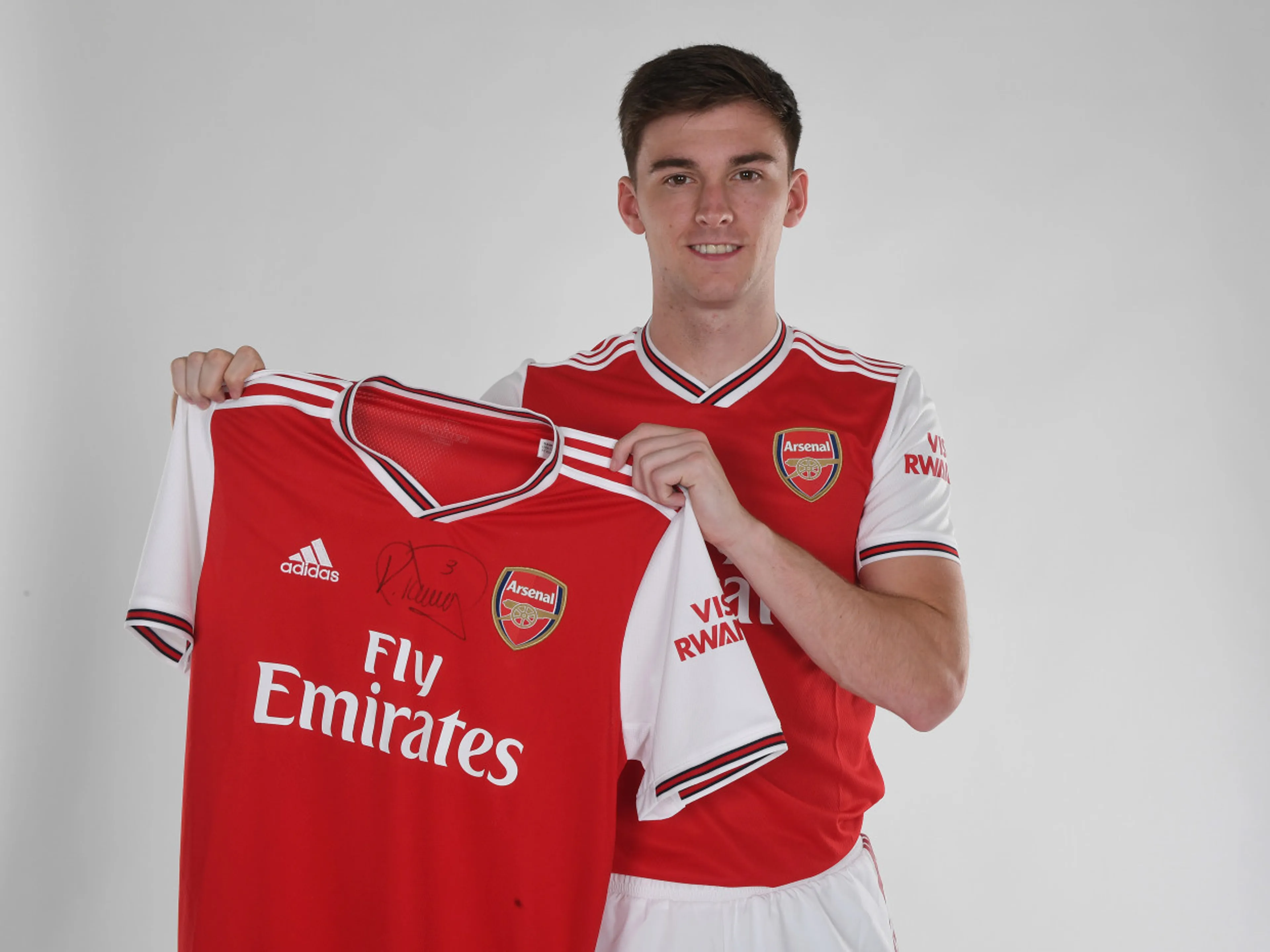 Copertina di Bulli bruciano maglia dell’Arsenal a quindicenne, Tierney gli invia la sua
