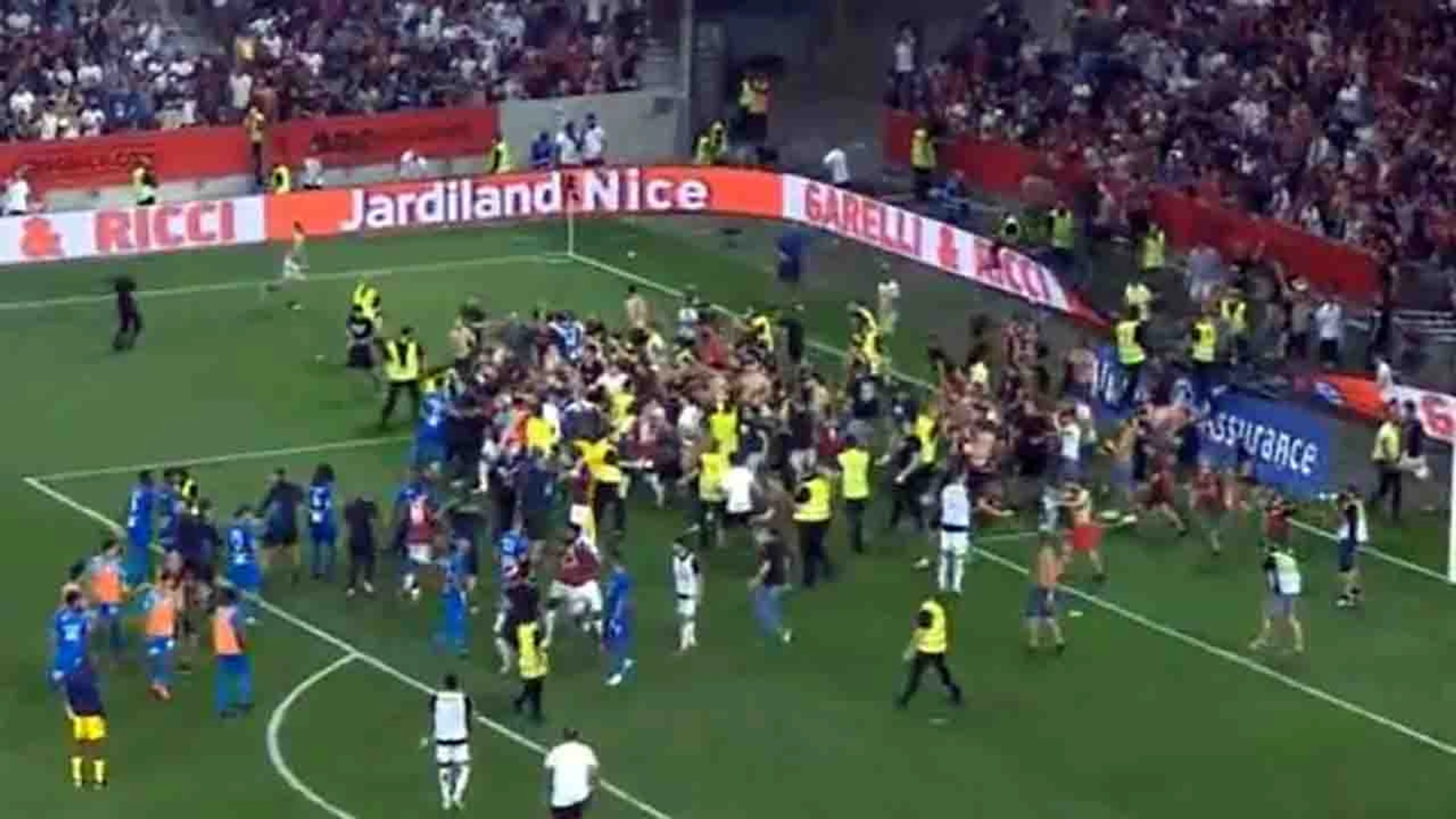 Copertina di Caos Nizza-Marsiglia, arrivano penalizzazioni e squalifiche: stangato il preparatore dell’Olympique