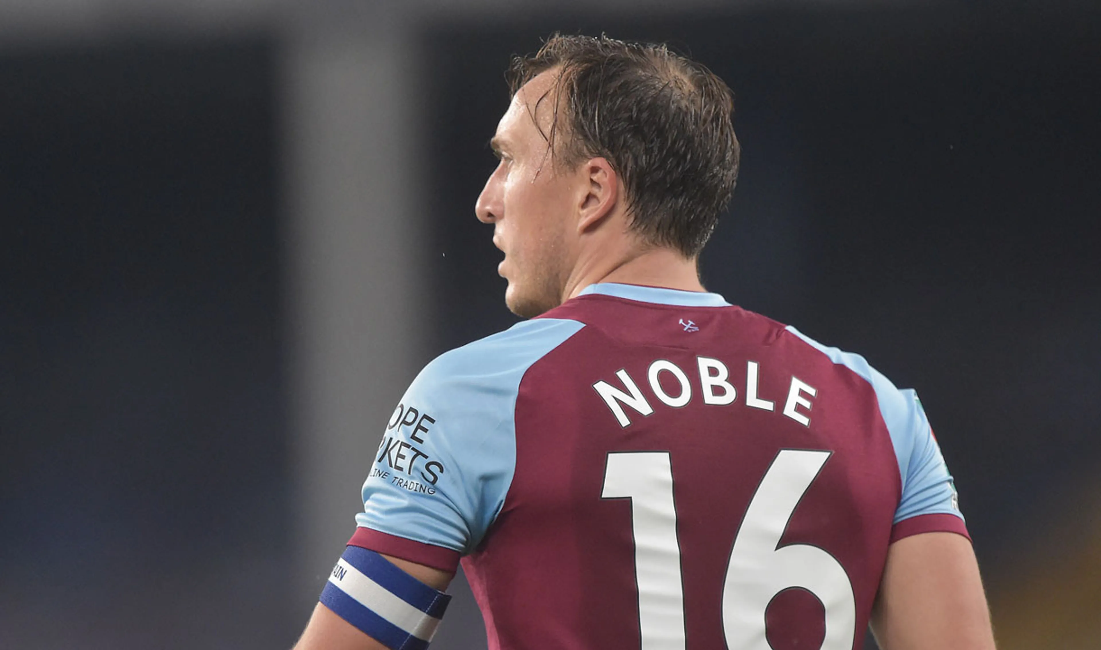Copertina di Noble di nome e di fatto: il capitano del West Ham ripulisce lo spogliatoio dopo la vittoria