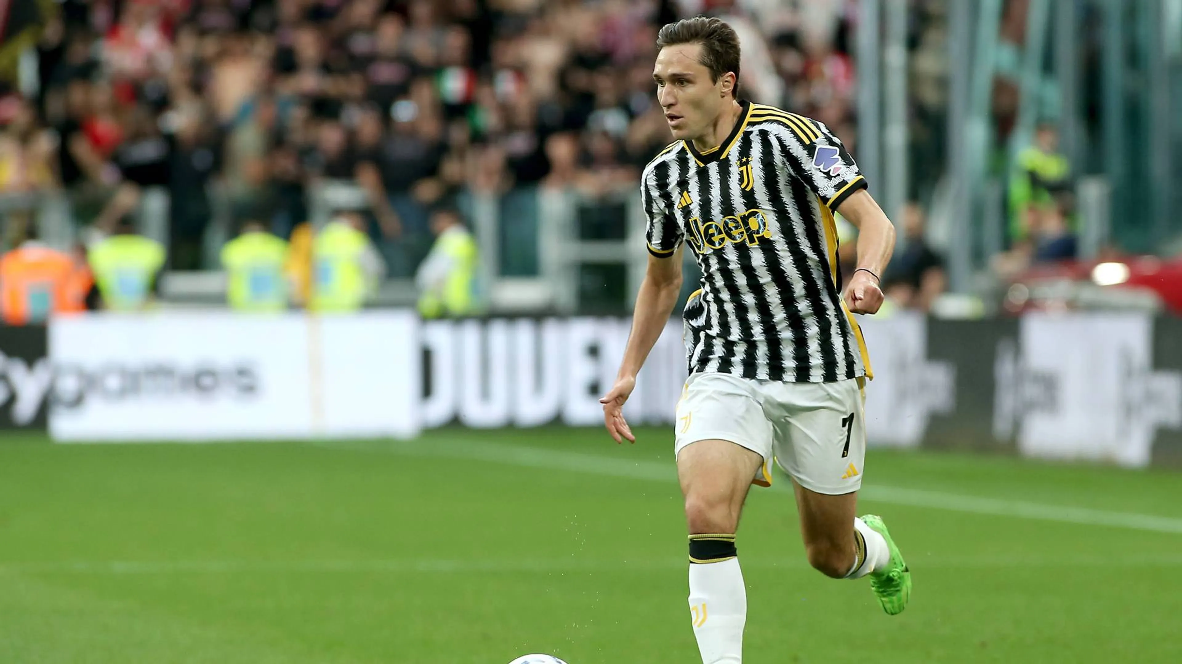 Copertina di La Roma prova il doppio colpo in casa Juve: Arthur e Chiesa per De Rossi