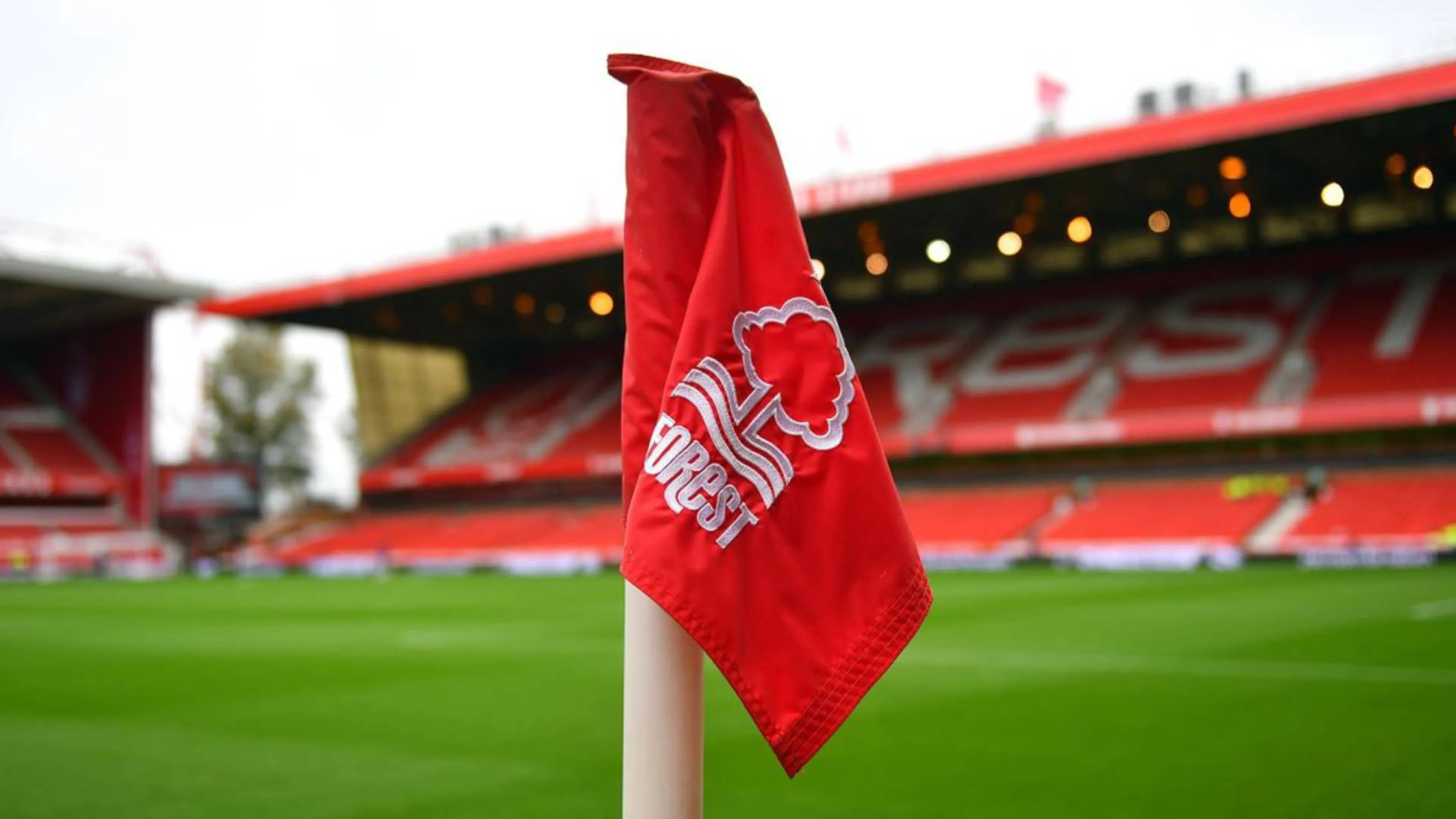 Premier League, Nottingham Forest penalizzato di quattro punti in classifica