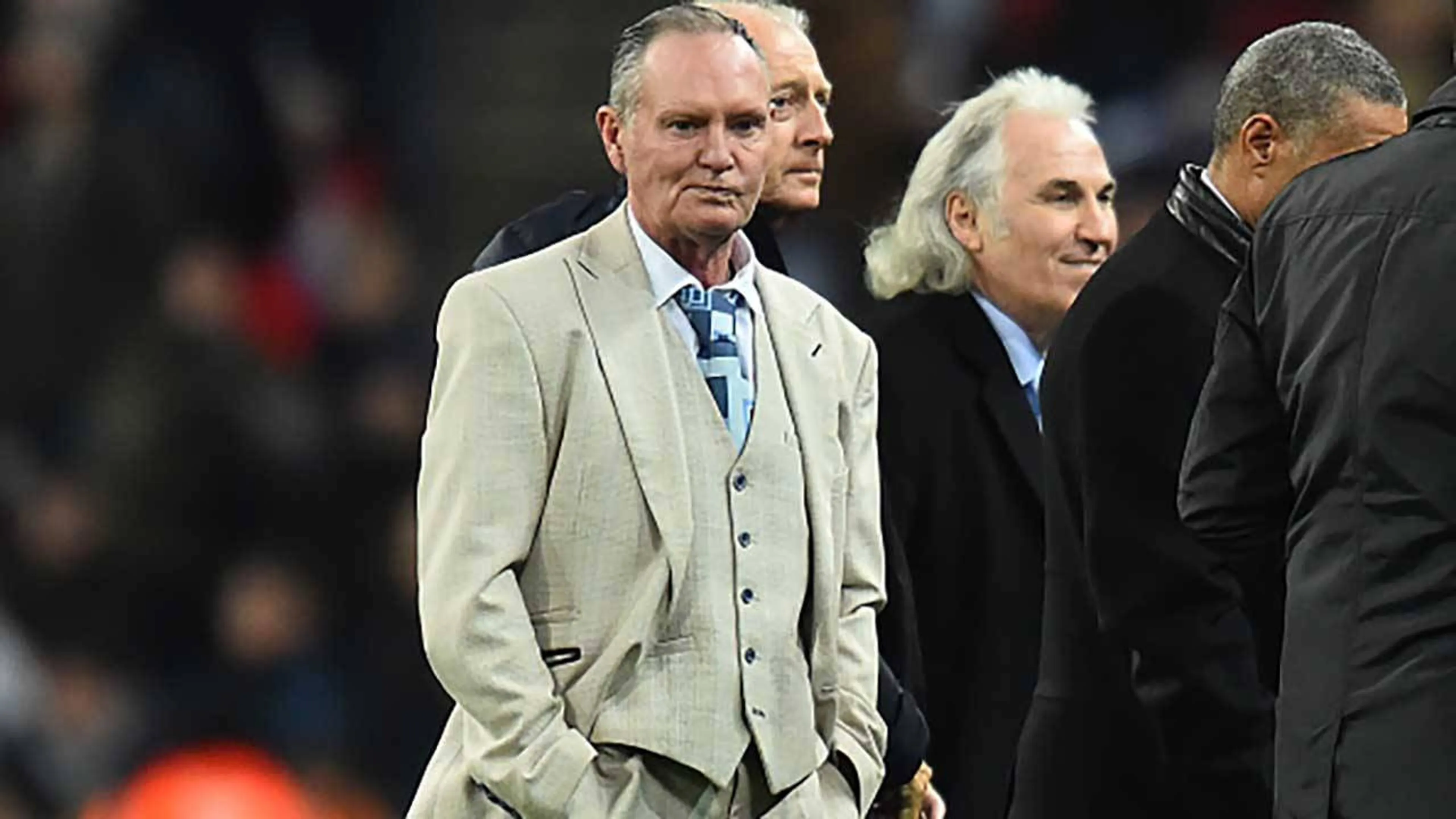 Copertina di La nuova dipendenza di Gascoigne, i social: “Ero continuamente online”