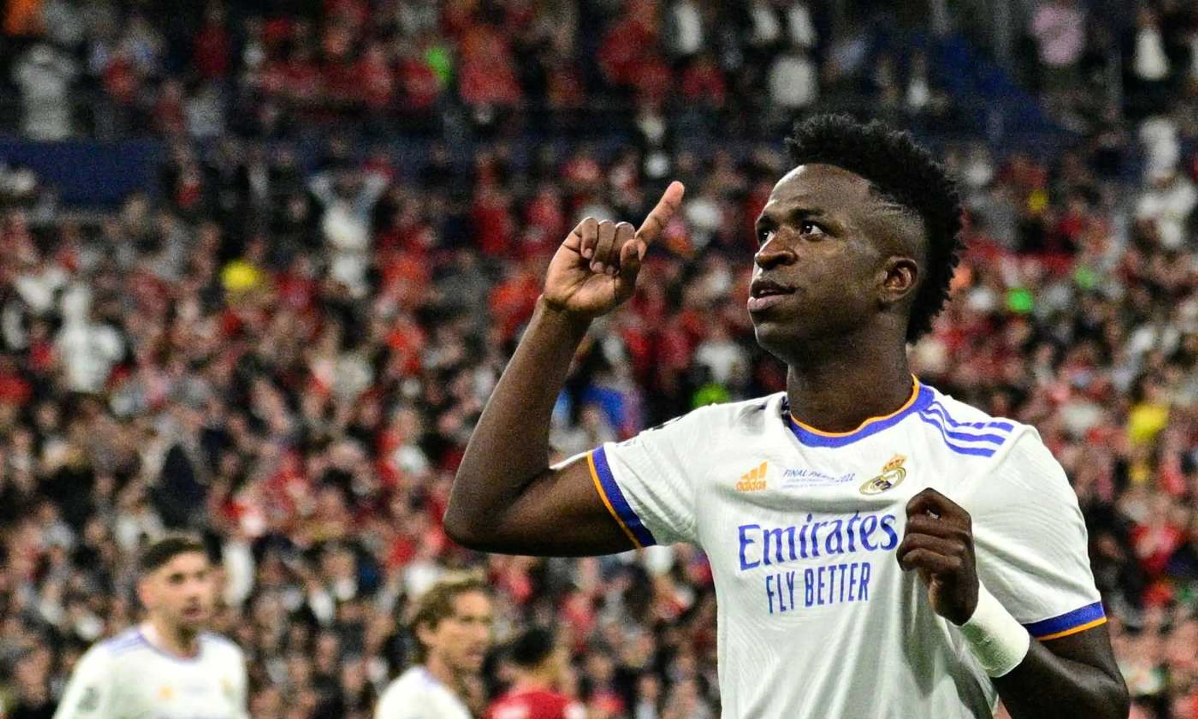 Copertina di La proposta indecente del Psg per Vinicius Jr: pronto a ricoprirlo d’oro se non rinnova col Real