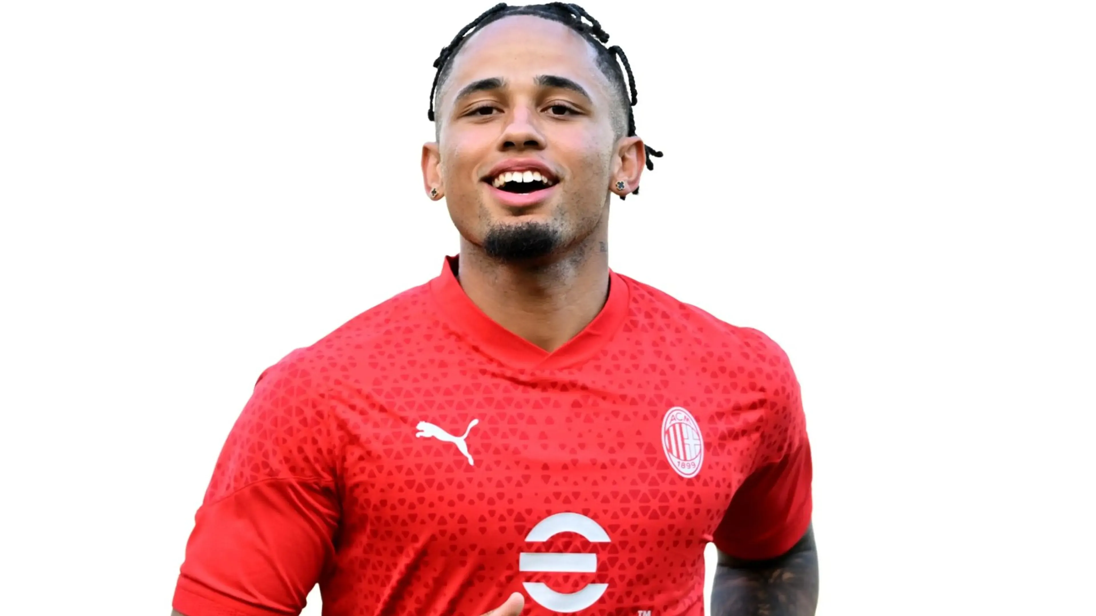 Copertina di Okafor e la "parentela" con Leao. Poi il messaggio ai tifosi del Milan