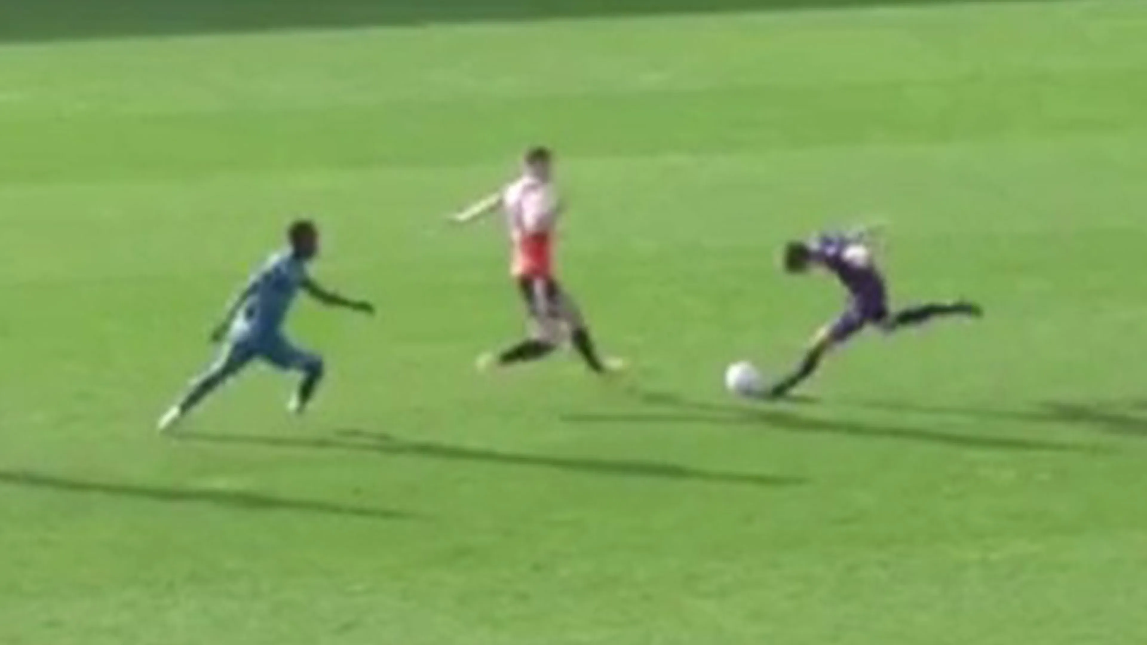 Copertina di 8 secondi di terrore in Olanda: il comico goal regalato dopo il calcio d’inizio (VIDEO)