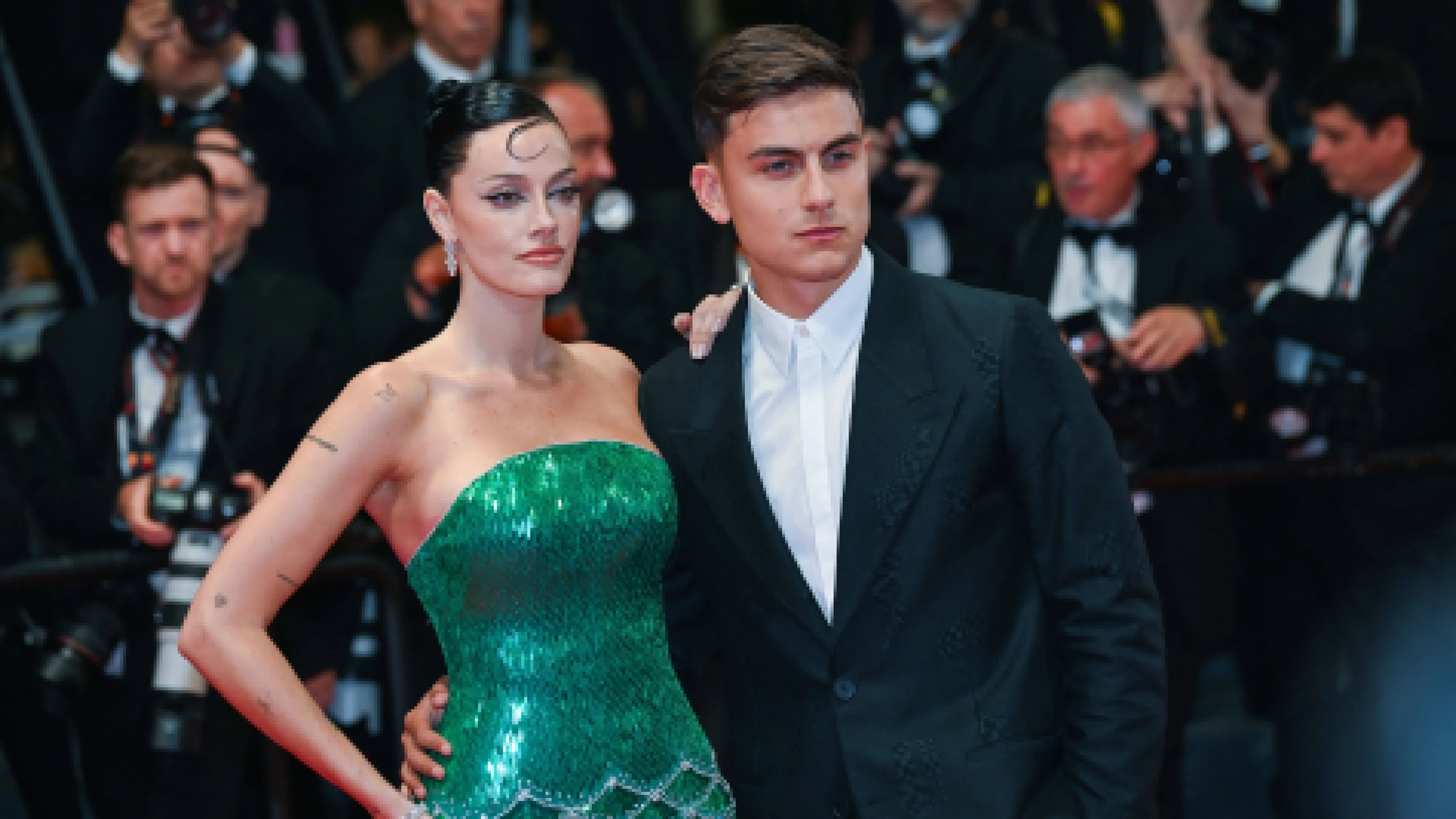 Copertina di Lady Dybala non ha dubbi sul futuro del marito: "Ecco dove andrà, seguirà il suo amico"