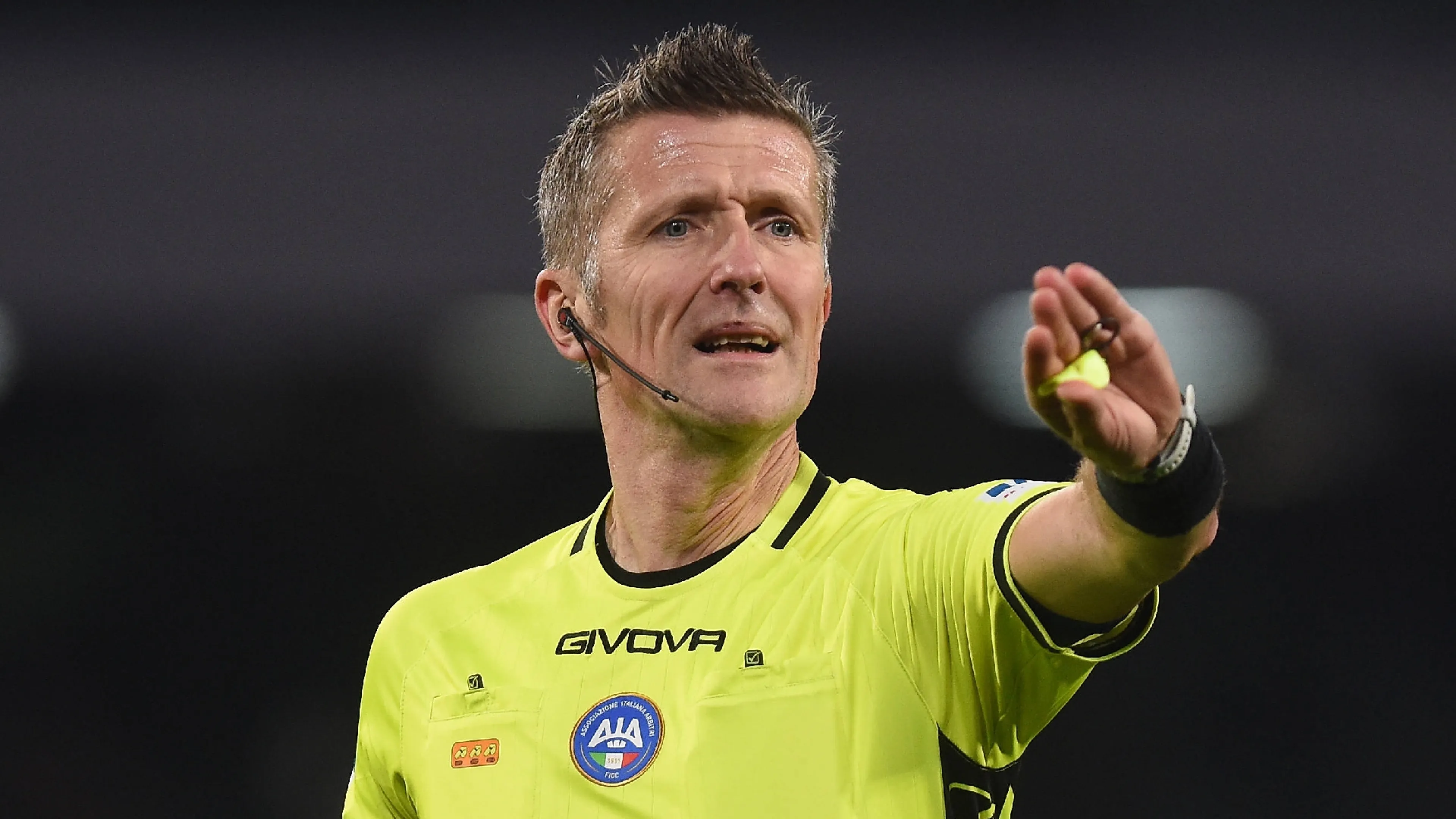 Copertina di La Stampa lancia una clamorosa indiscrezione: Orsato ha chiesto a Gravina il commissariamento degli arbitri