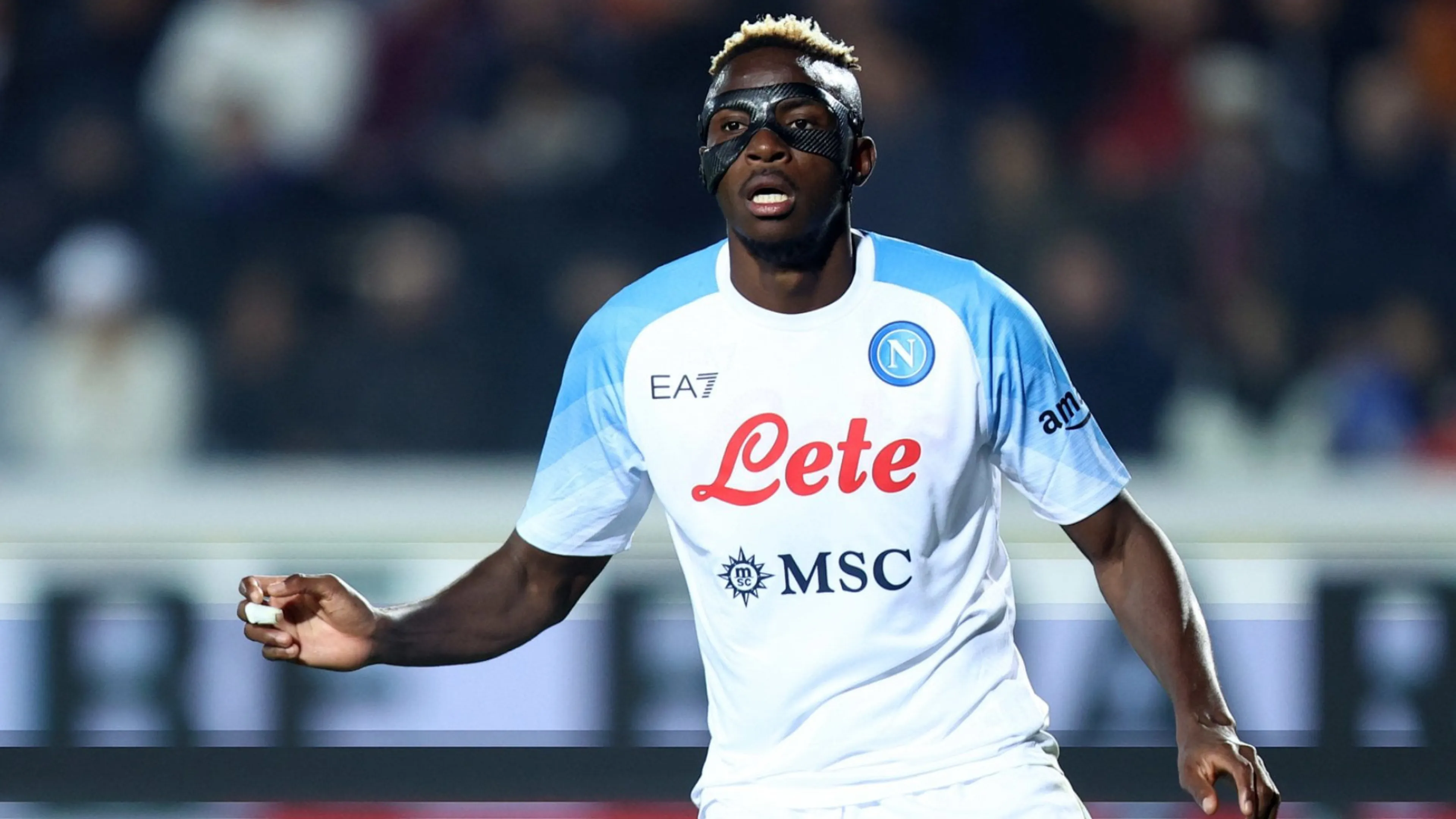 Copertina di Osimhen spaventa il Napoli: “Voglio giocare in Premier League”