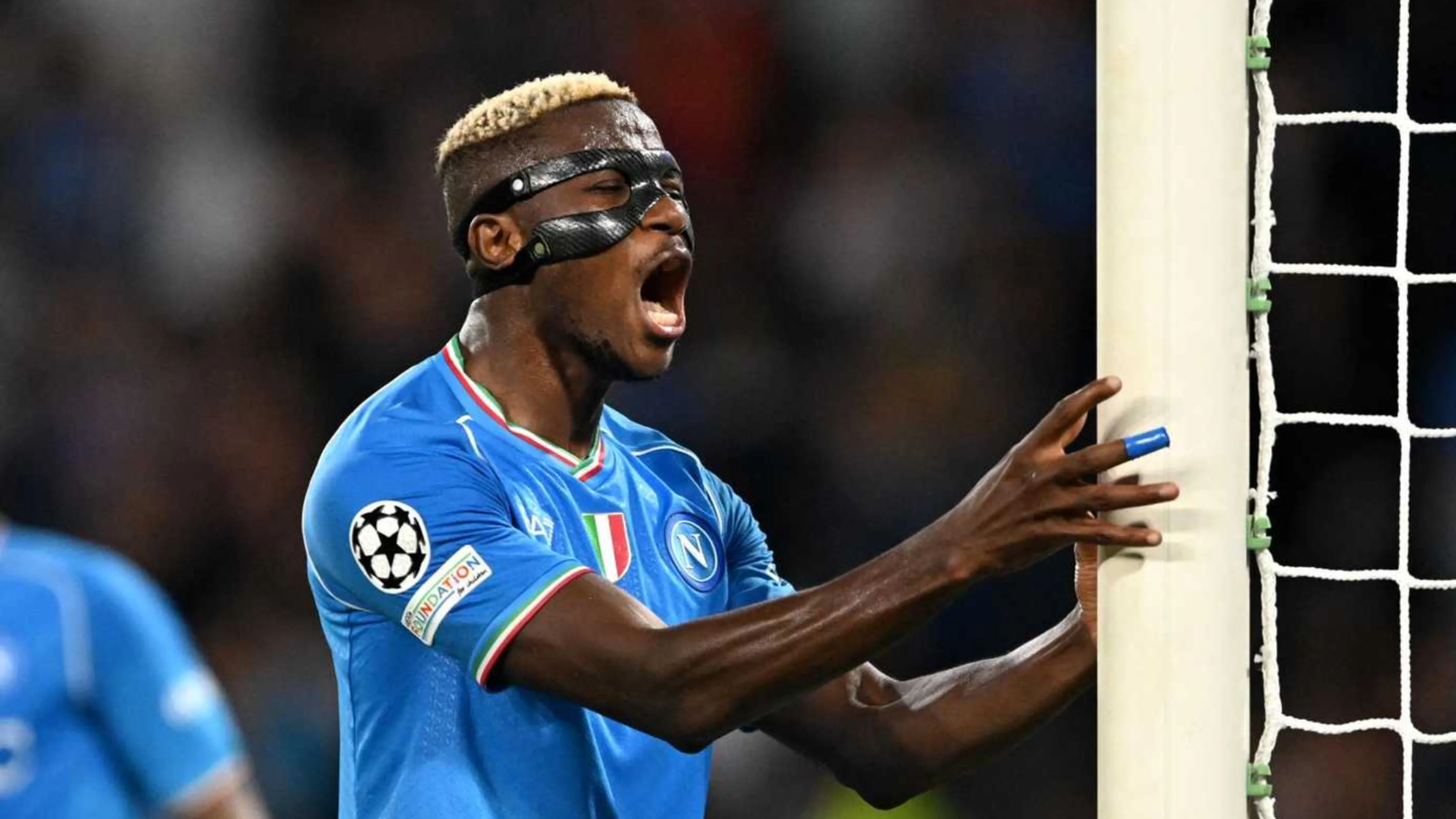 Copertina di Osimhen al PSG si raffredda: i francesi vogliono Sancho e Bruno Fernandes