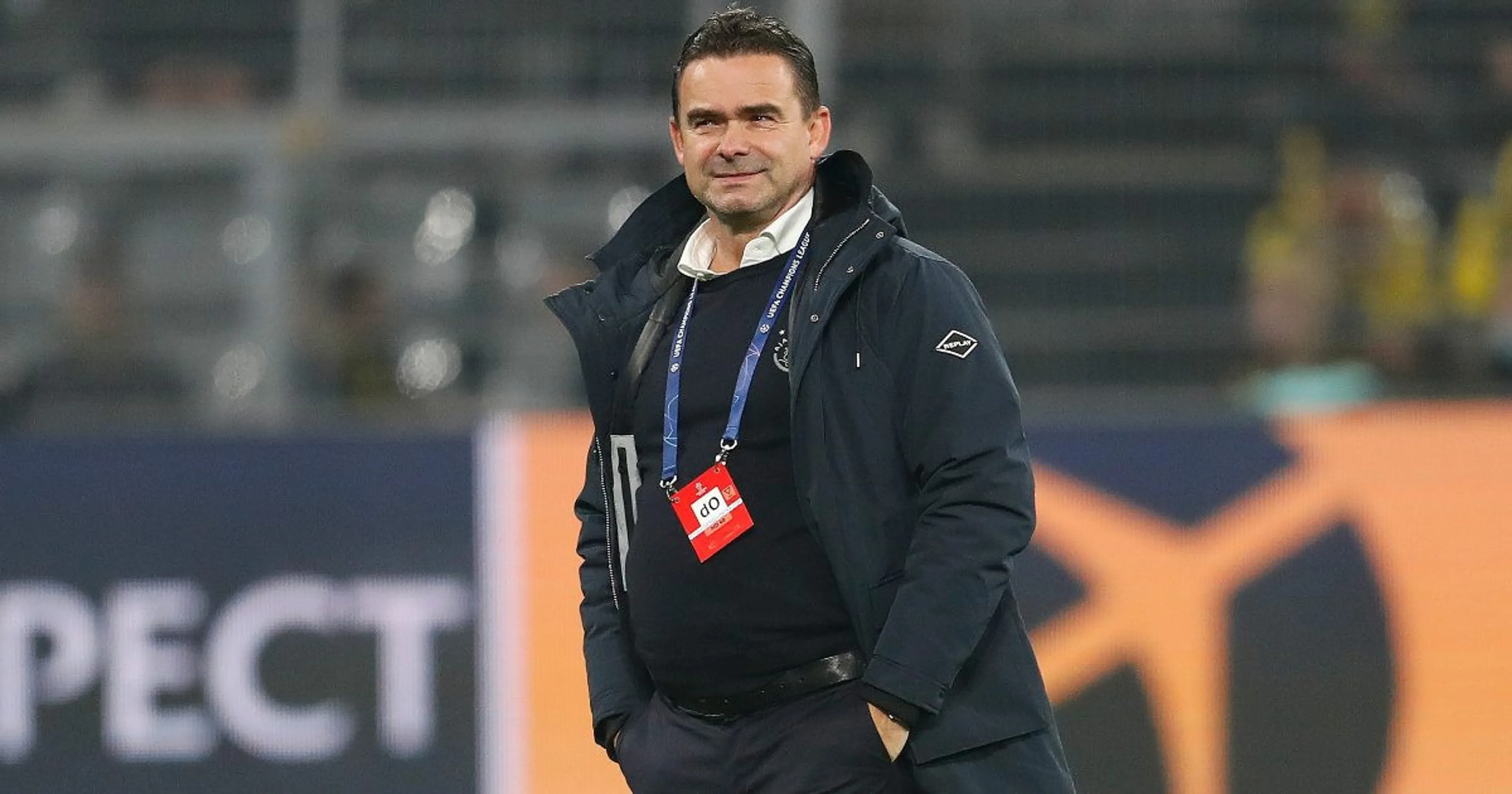 Copertina di Messaggi inappropriati alle colleghe, Overmars lascia l’Ajax: “Mi vergogno”