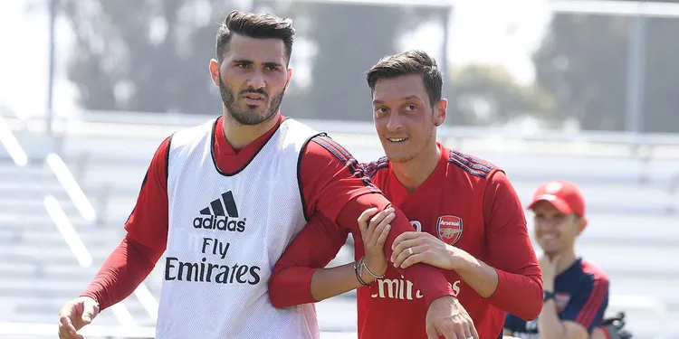 /images/o/z/i/ozil_kolasinac.jpg