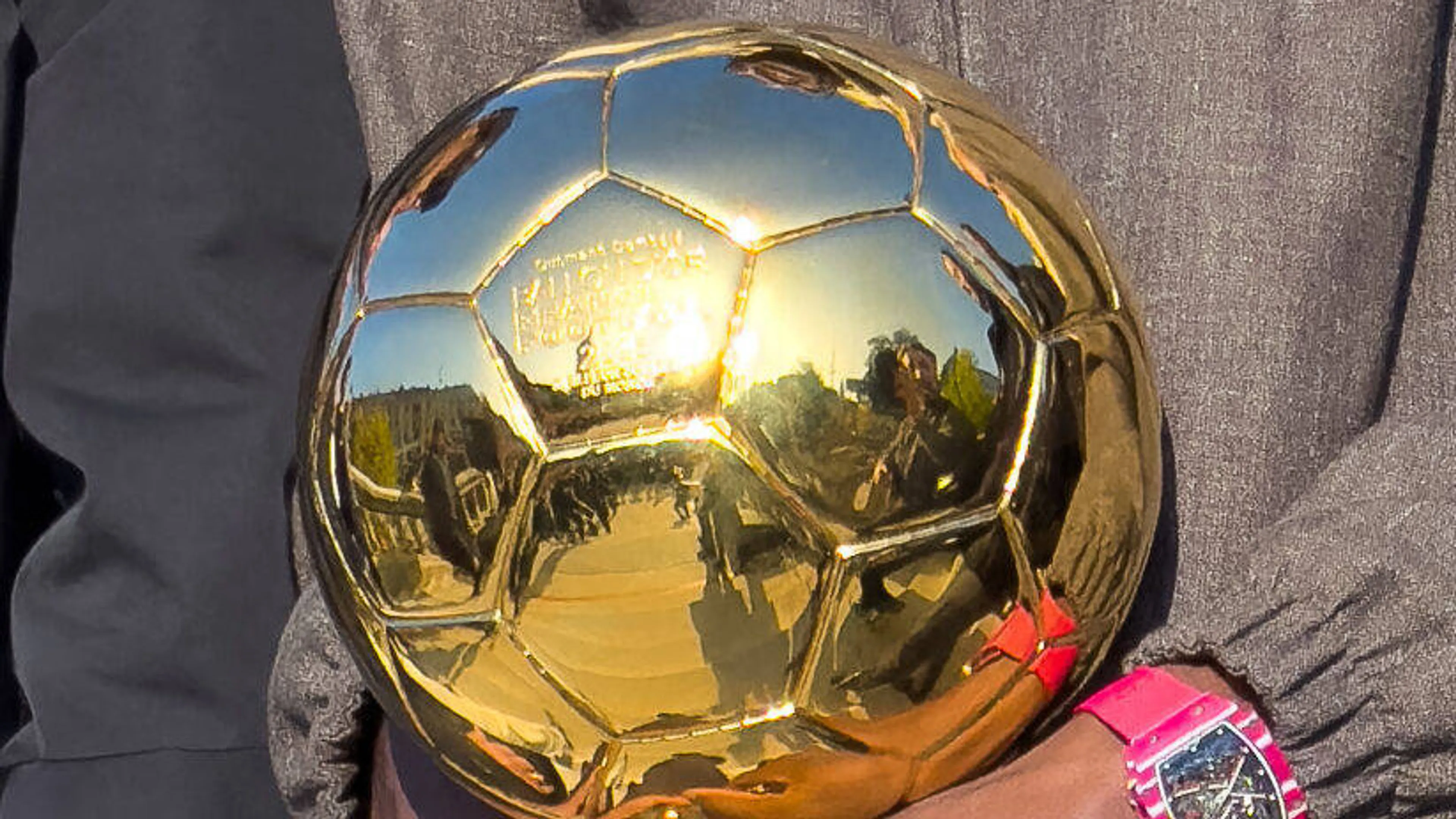 "Si, ho ricevuto offerte", l'ex Pallone d'Oro può tornare in Europa!