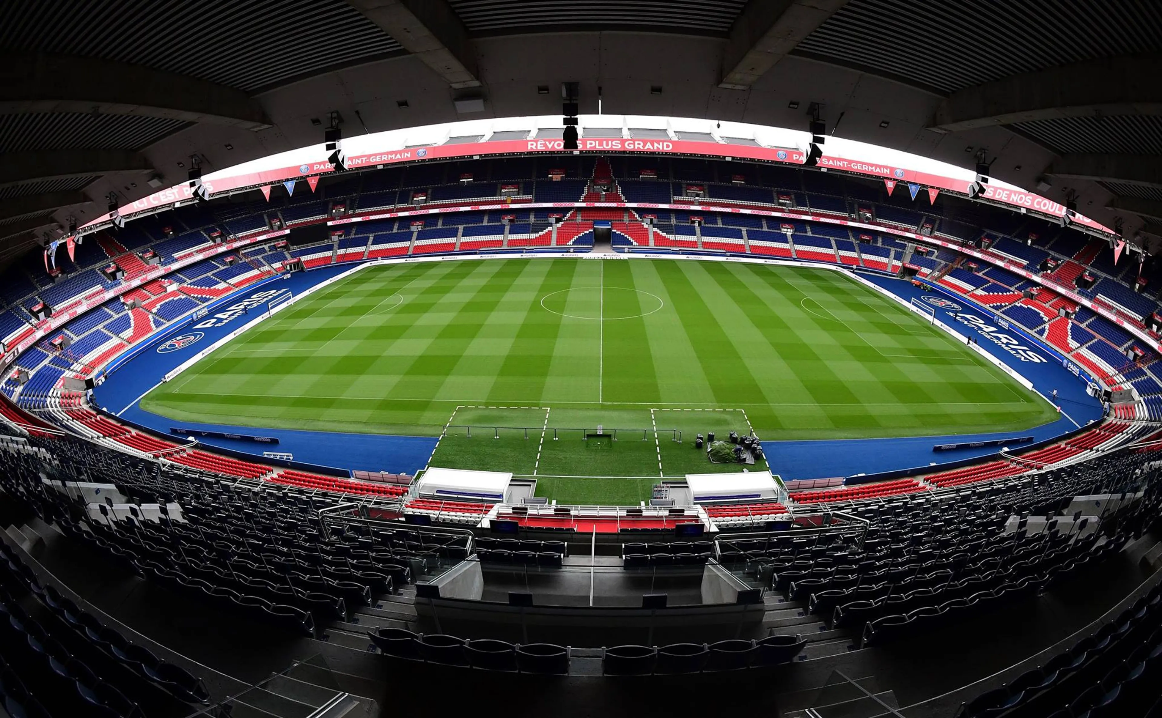 Copertina di Psg, Al-Khelaifi vuole il Parco dei Principi, ma l’offerta è bassa: “Meno del prezzo di Paredes?”