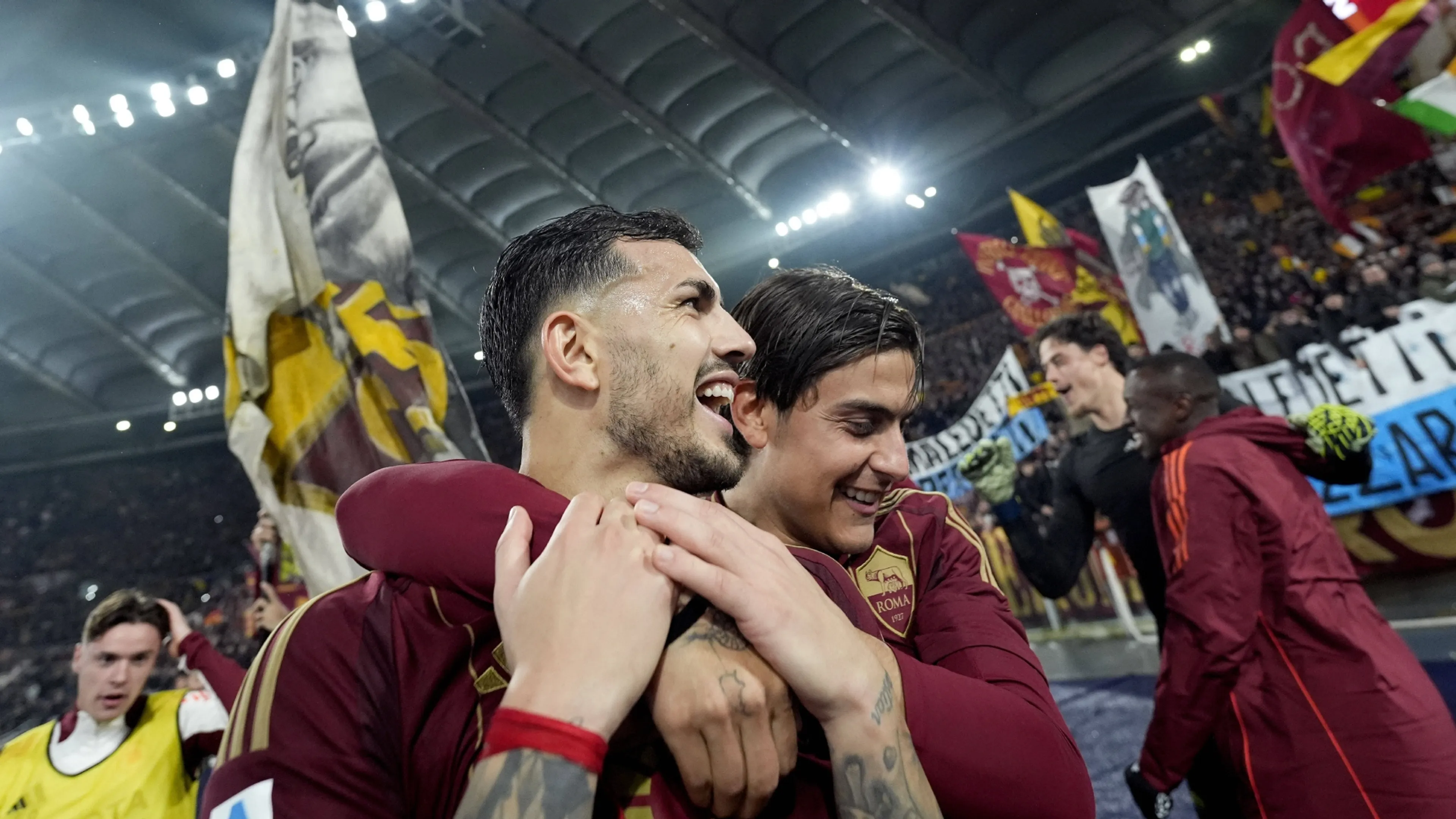 Copertina di Il gesto di Dybala e Paredes alla Curva Nord che fa infuriare i laziali (VIDEO)