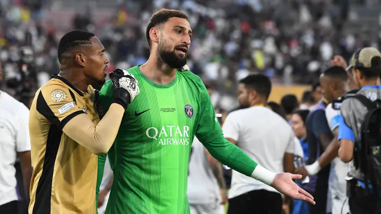 /images/p/a/r/paris-saint-germain-fc-v-botafogo-fr-group-b-fifa-club-world-cup-2025-john-of-botafogo-argues-with-gianluigi-donnarumma-after-the-match-between-paris-saint-germain-fc-and-botafogo-fr-at-rose-bowl-stadium-in-pasadena-la-usa-on-june-19-2025-los-angeles-united-states-copyright-xfedericoxperettix-originalfilenameperetti-parissai250619npfmijpgjpg_1753966226938.jpg