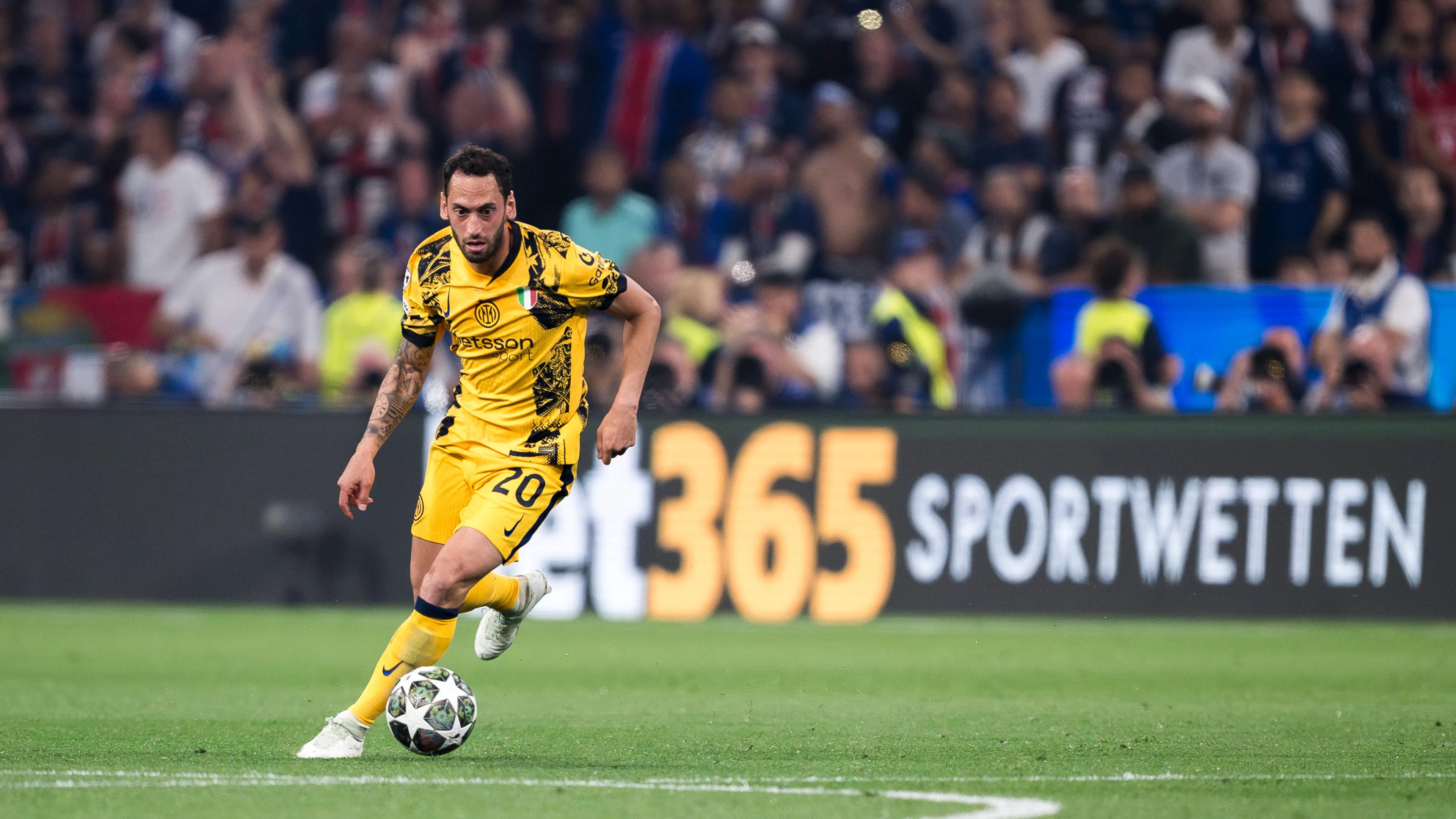 Calhanoglu, futuro in Premier League?