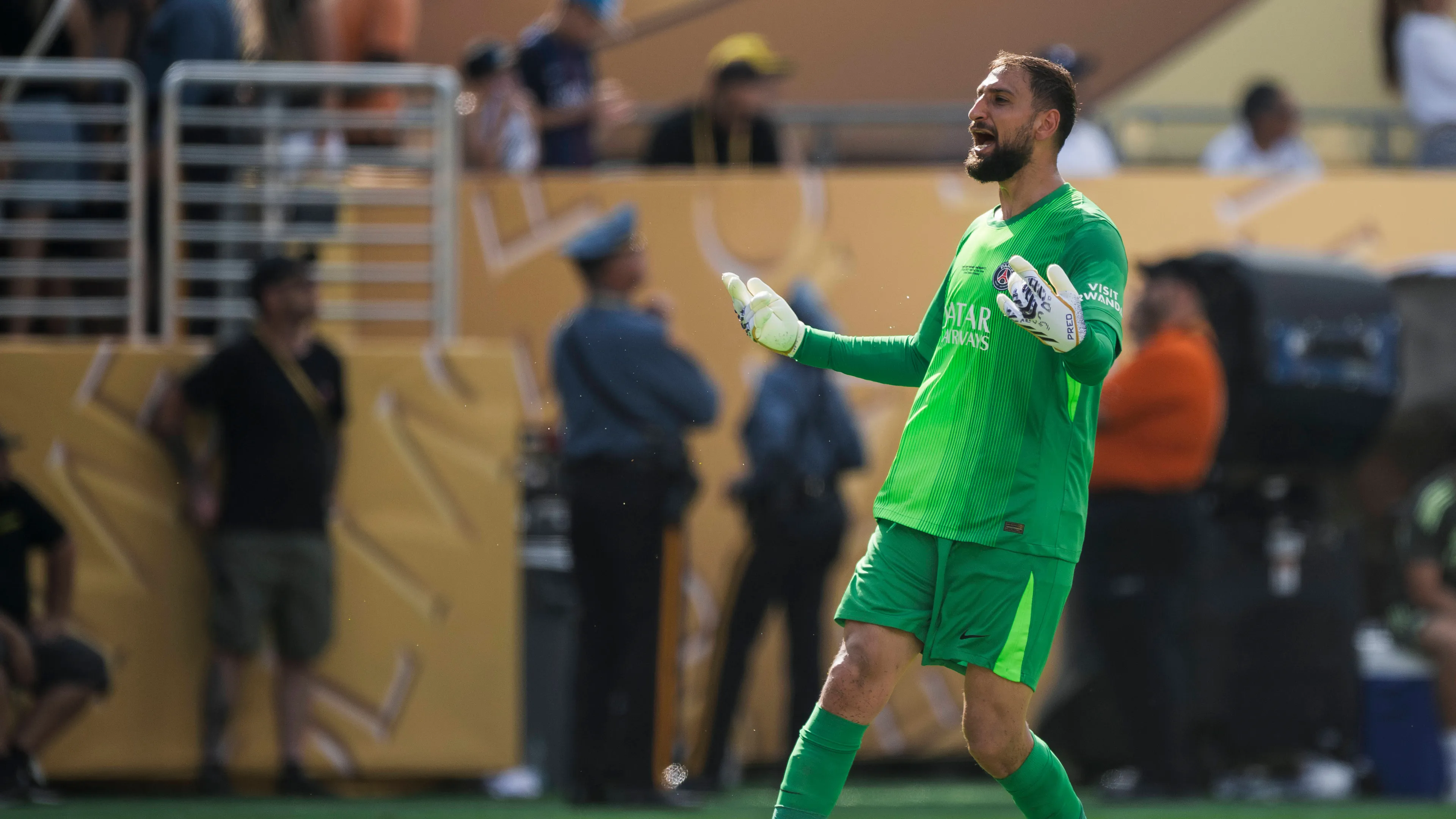 Pressing della Premier League su Donnarumma, Serie A lontana
