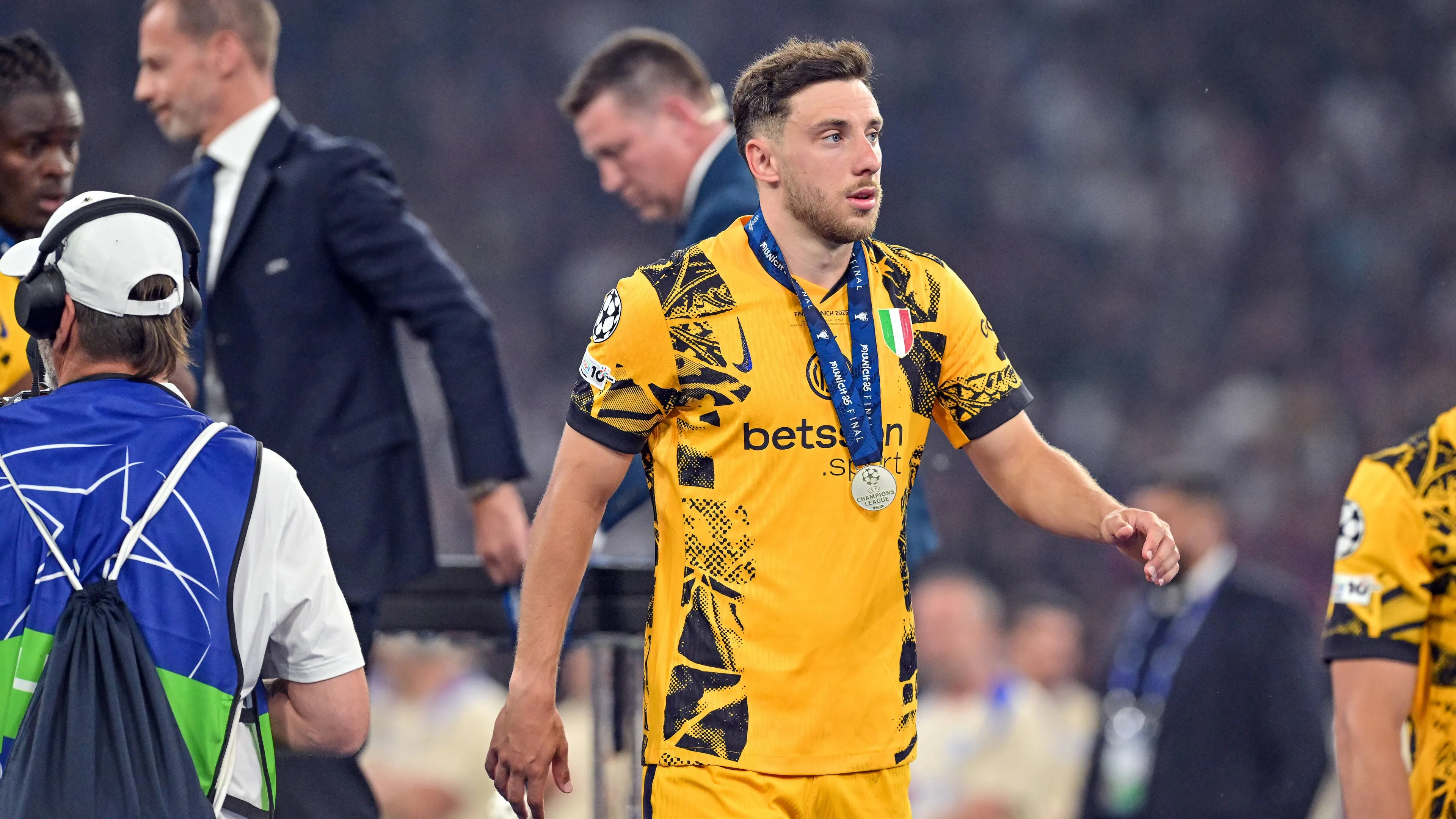Inter, Gazzetta svela un retroscena su Carlos Augusto: "Ha valutato l'addio ai nerazzurri"