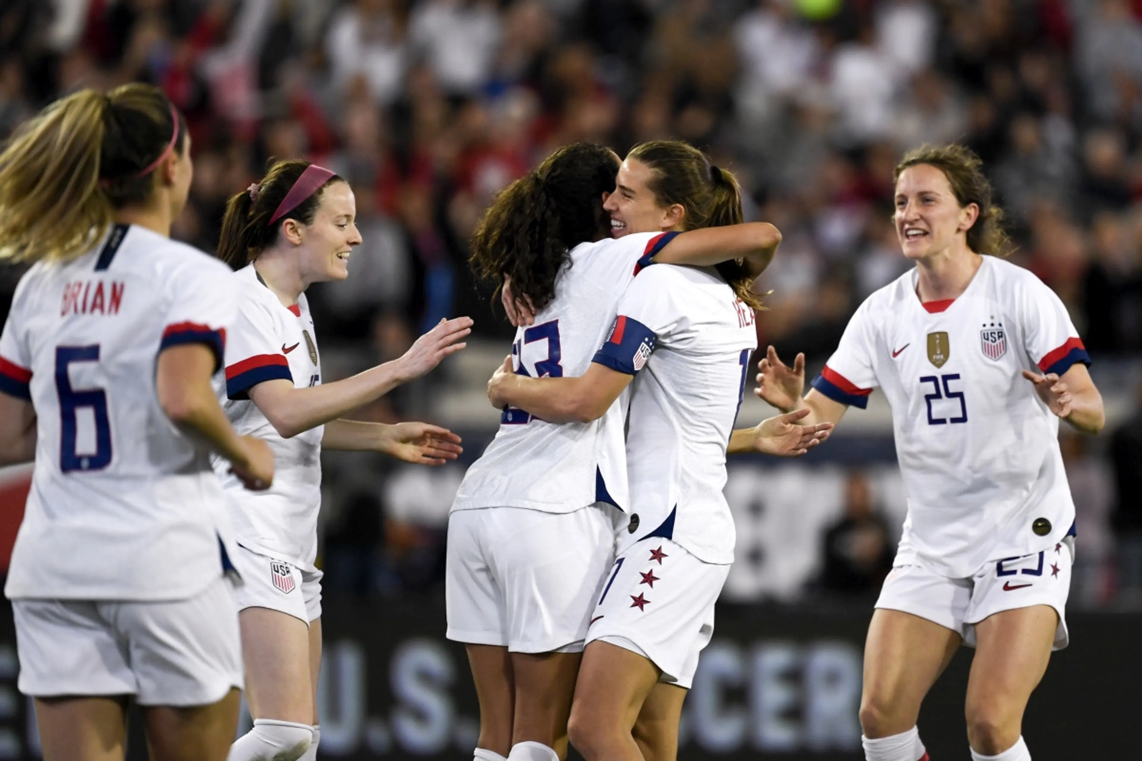 Copertina di Storico accordo in Usa: parità salariale tra le Nazionali di calcio uomini e donne