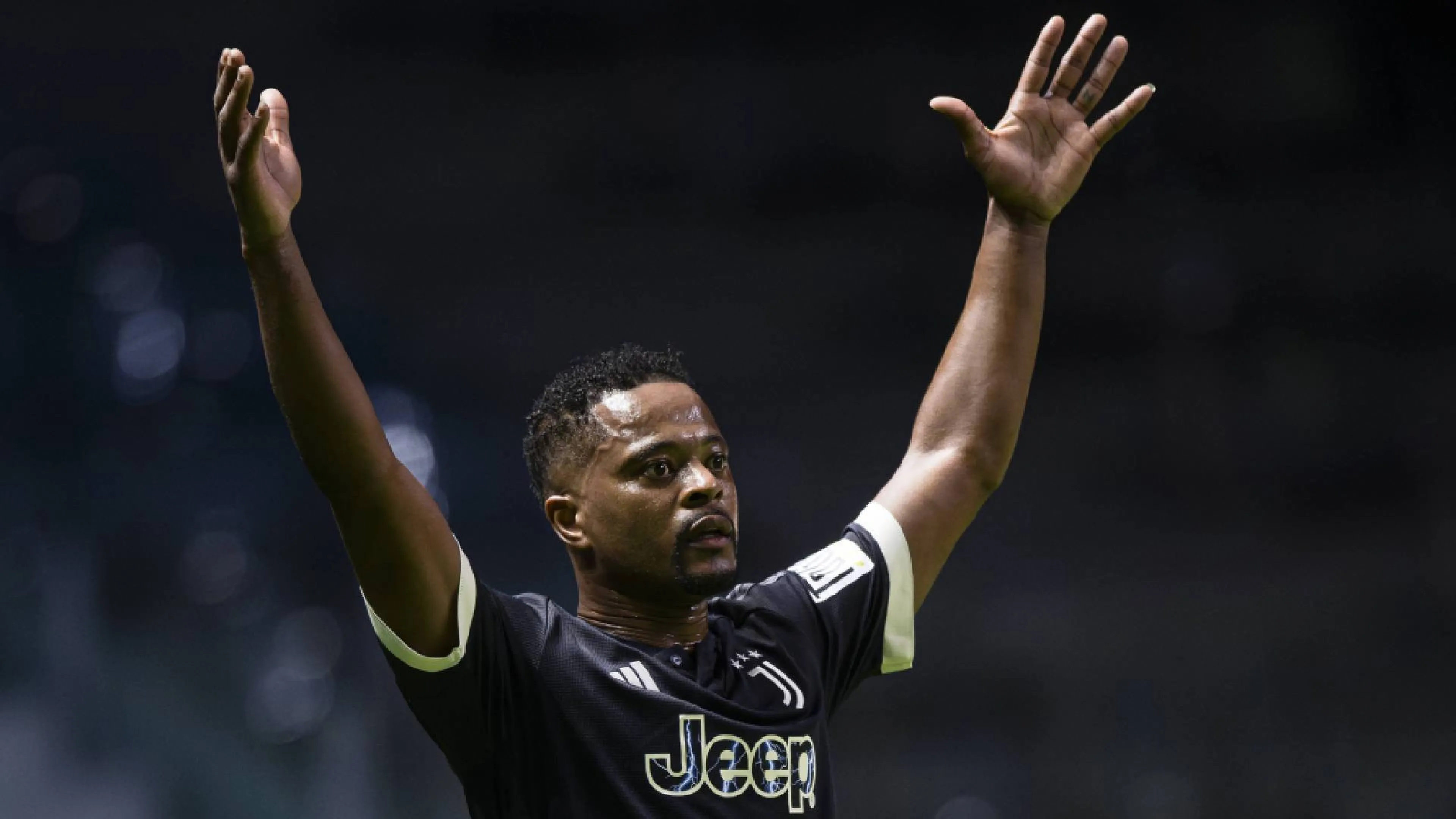 Evra cambia... sport: è pronto al debutto in MMA. E lancia la sfida a Suarez: "Può pure mordermi..."