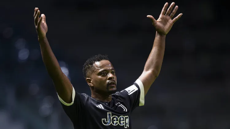 /images/p/a/t/patrice-evra-juventus.jpg