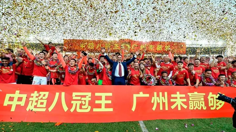 /images/p/a/u/paulinho-guangzhou8.jpg