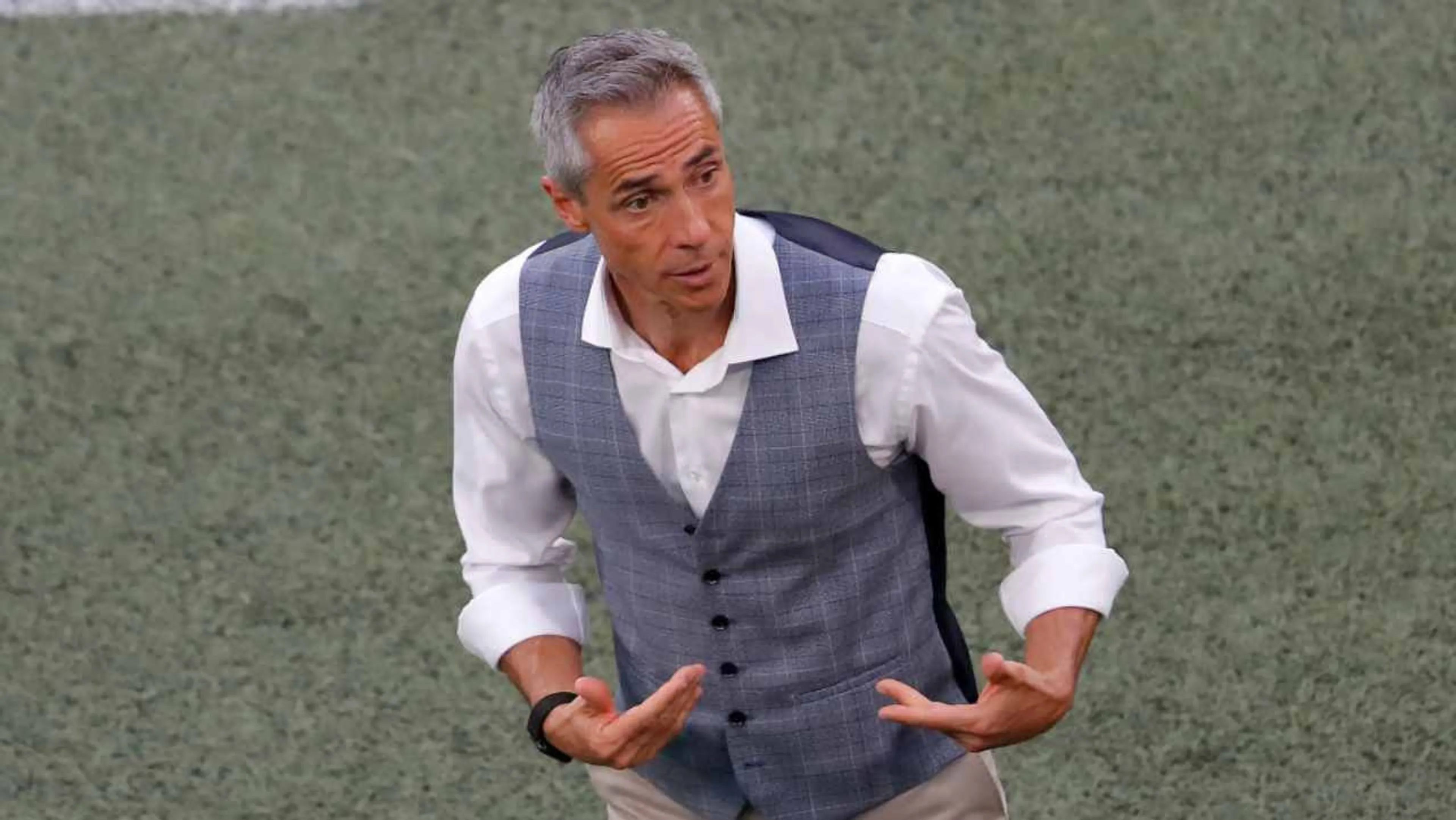 Copertina di Paulo Sousa vuole “scappare” in Brasile, ma la Federazione Polacca attacca: “Irresponsabile”