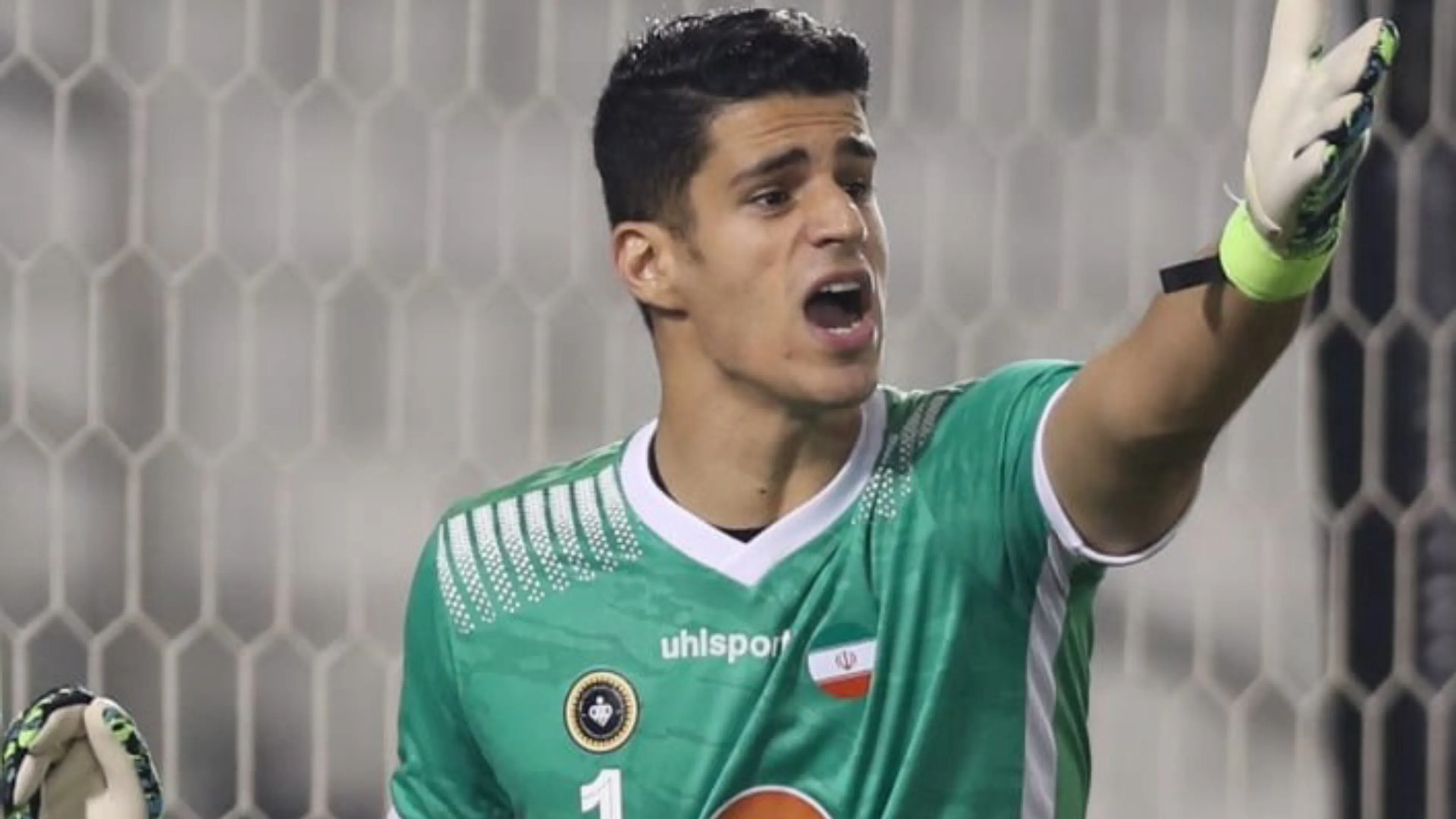 Copertina di Il portiere iraniano Niazmand usa i soldi guadagnati ai Mondiali per liberare 20 detenuti